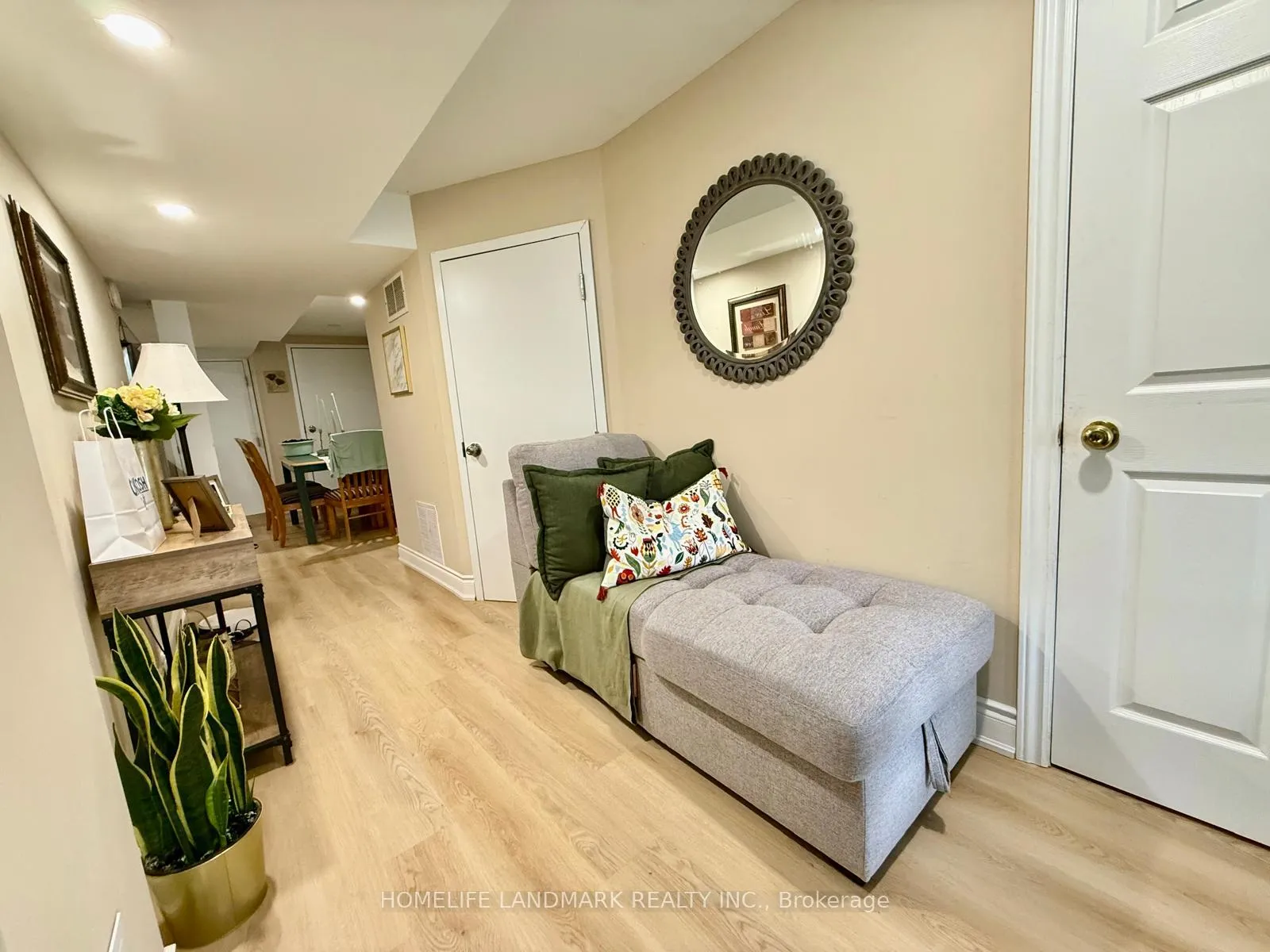 Photo 8 of 30 Colleen Street, Vaughan, Crestwood-Springfarm-Yorkhill — HOMEH
