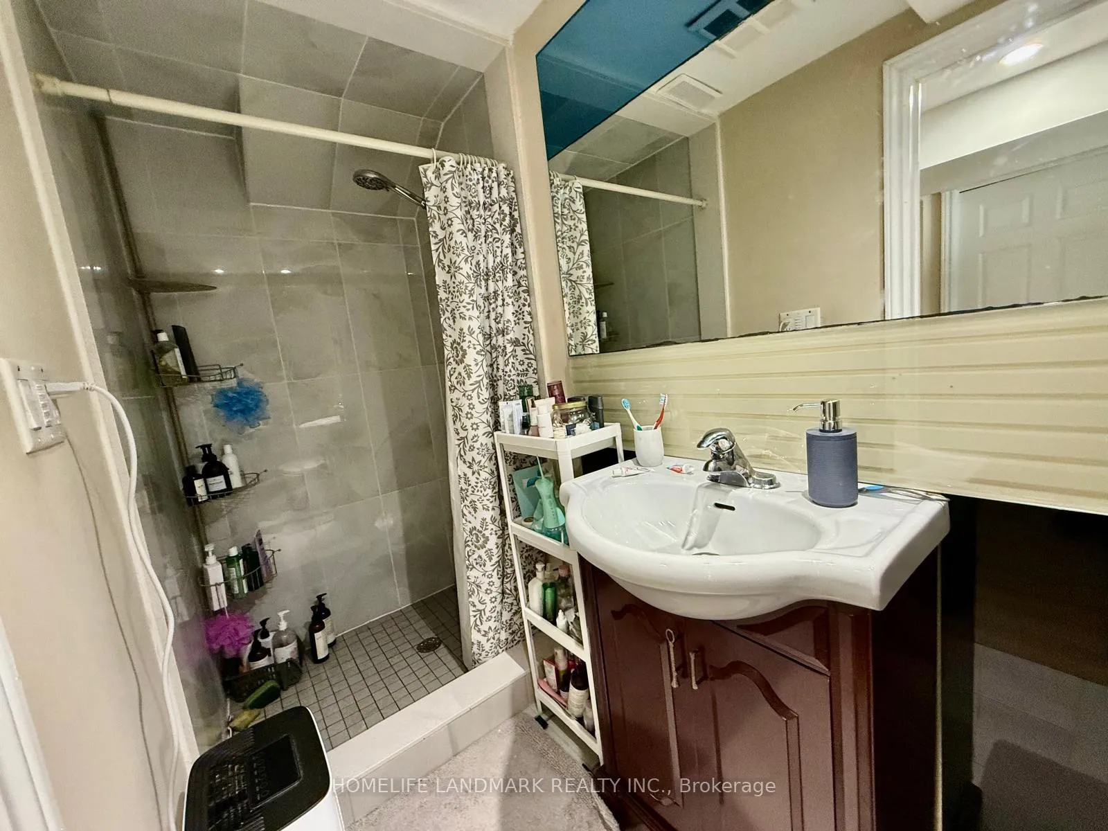 Photo 40 of 30 Colleen Street, Vaughan, Crestwood-Springfarm-Yorkhill — HOMEH