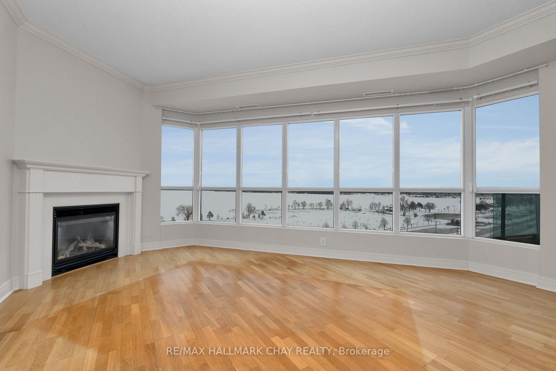 Photo 5 of Unit 811, 2 Toronto Street, Barrie, City Centre — HOMEH
