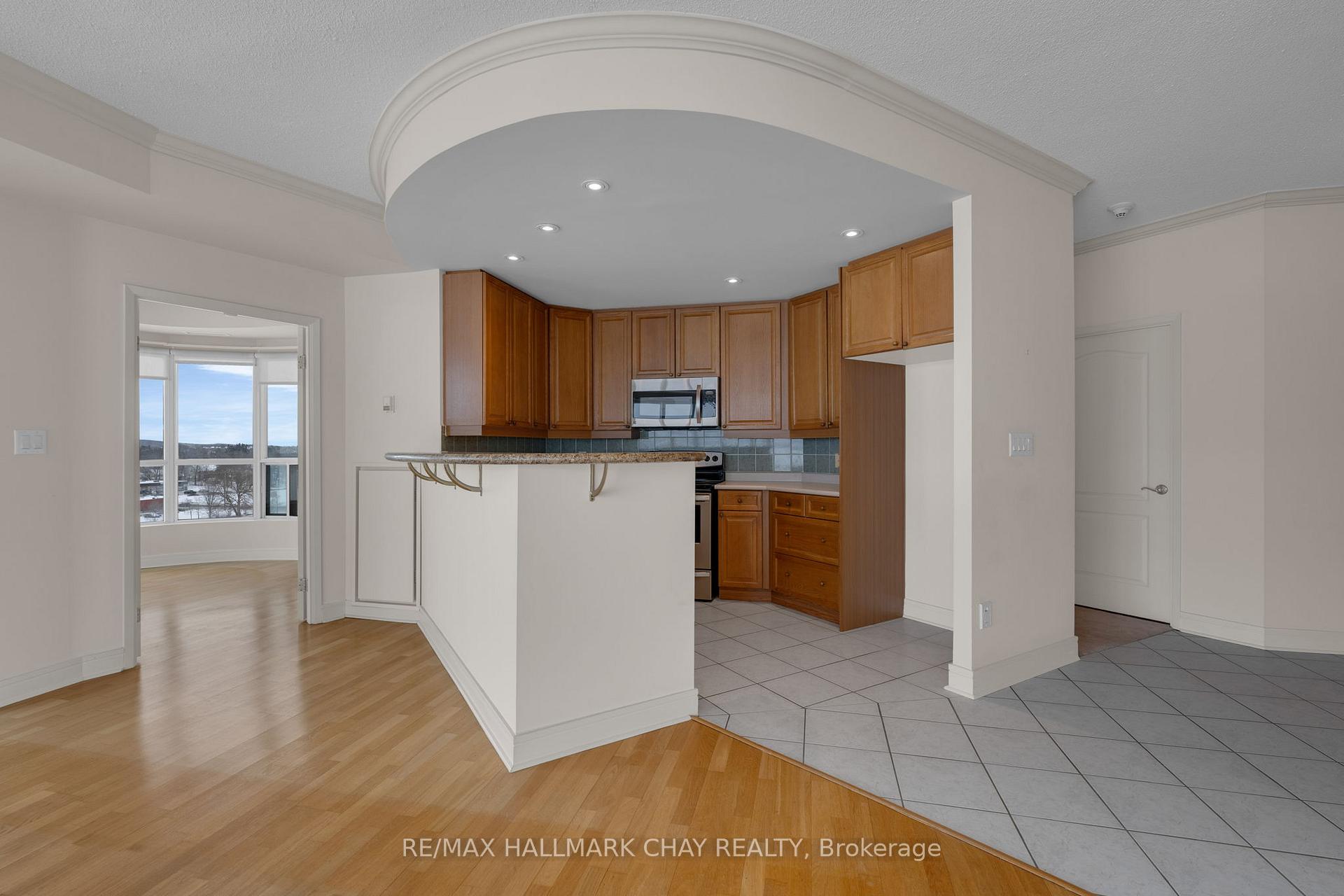 Photo 8 of Unit 811, 2 Toronto Street, Barrie, City Centre — HOMEH