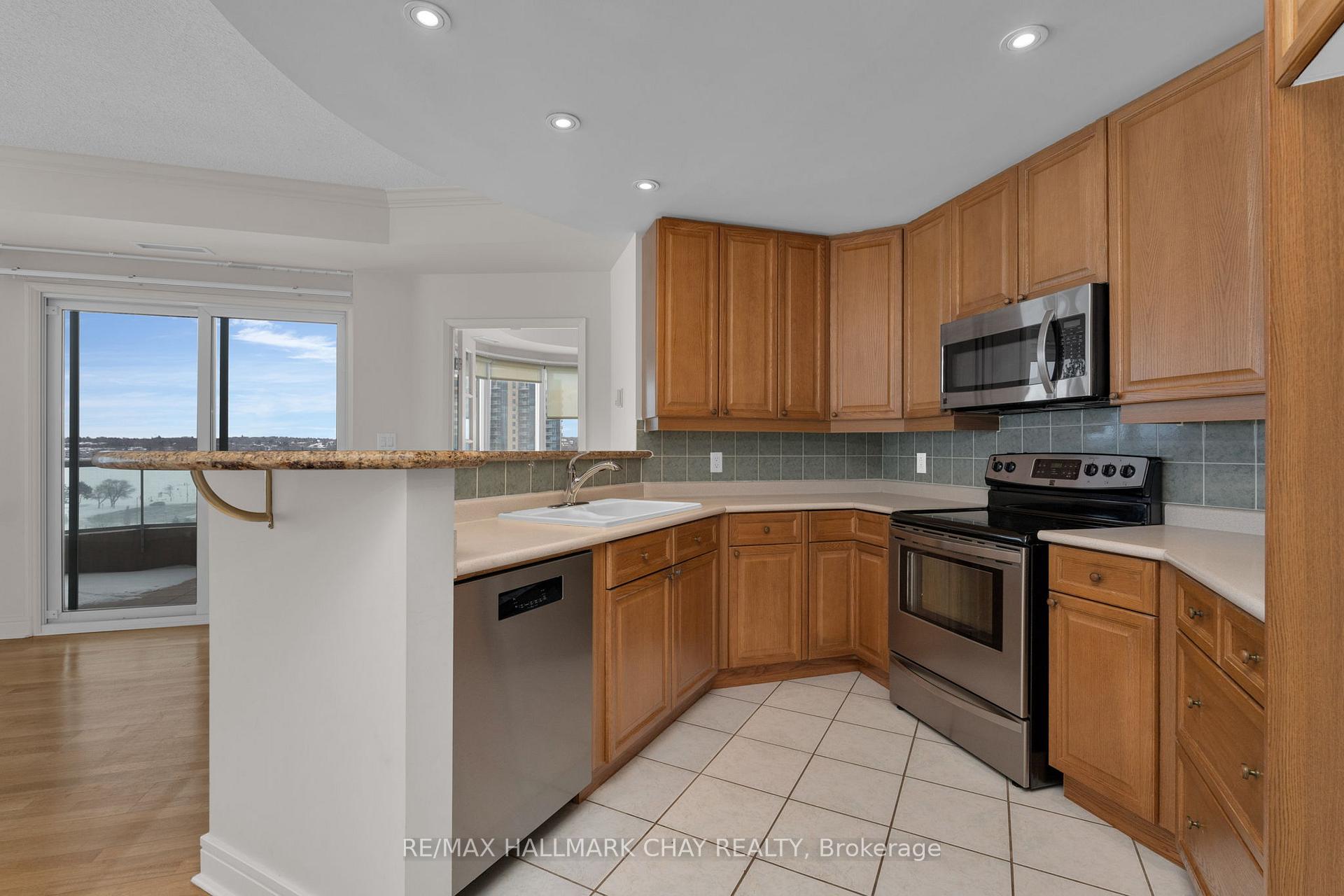 Photo 9 of Unit 811, 2 Toronto Street, Barrie, City Centre — HOMEH