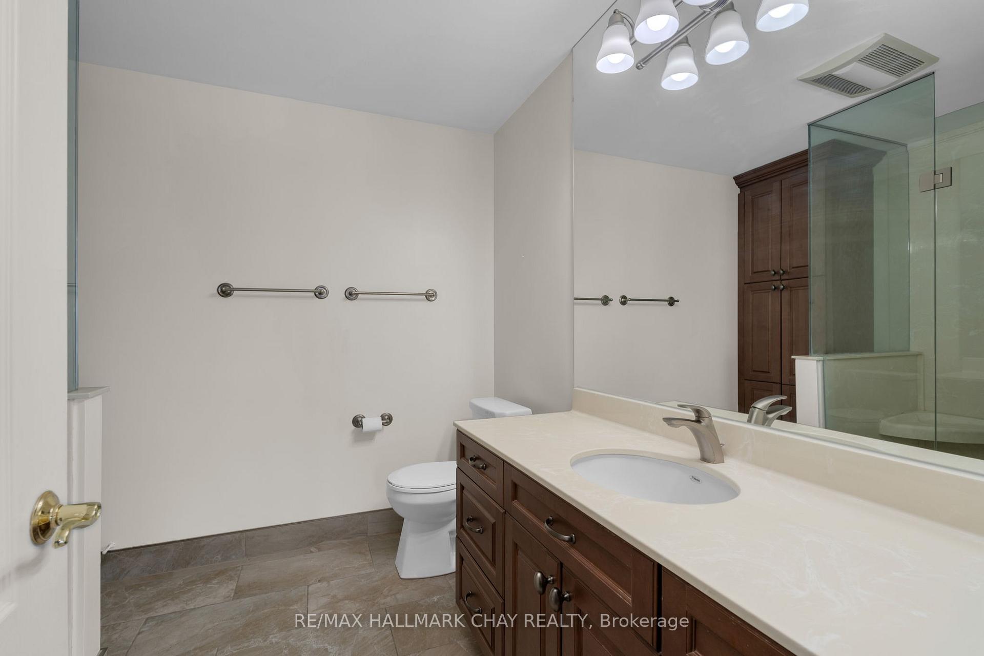 Photo 17 of Unit 811, 2 Toronto Street, Barrie, City Centre — HOMEH