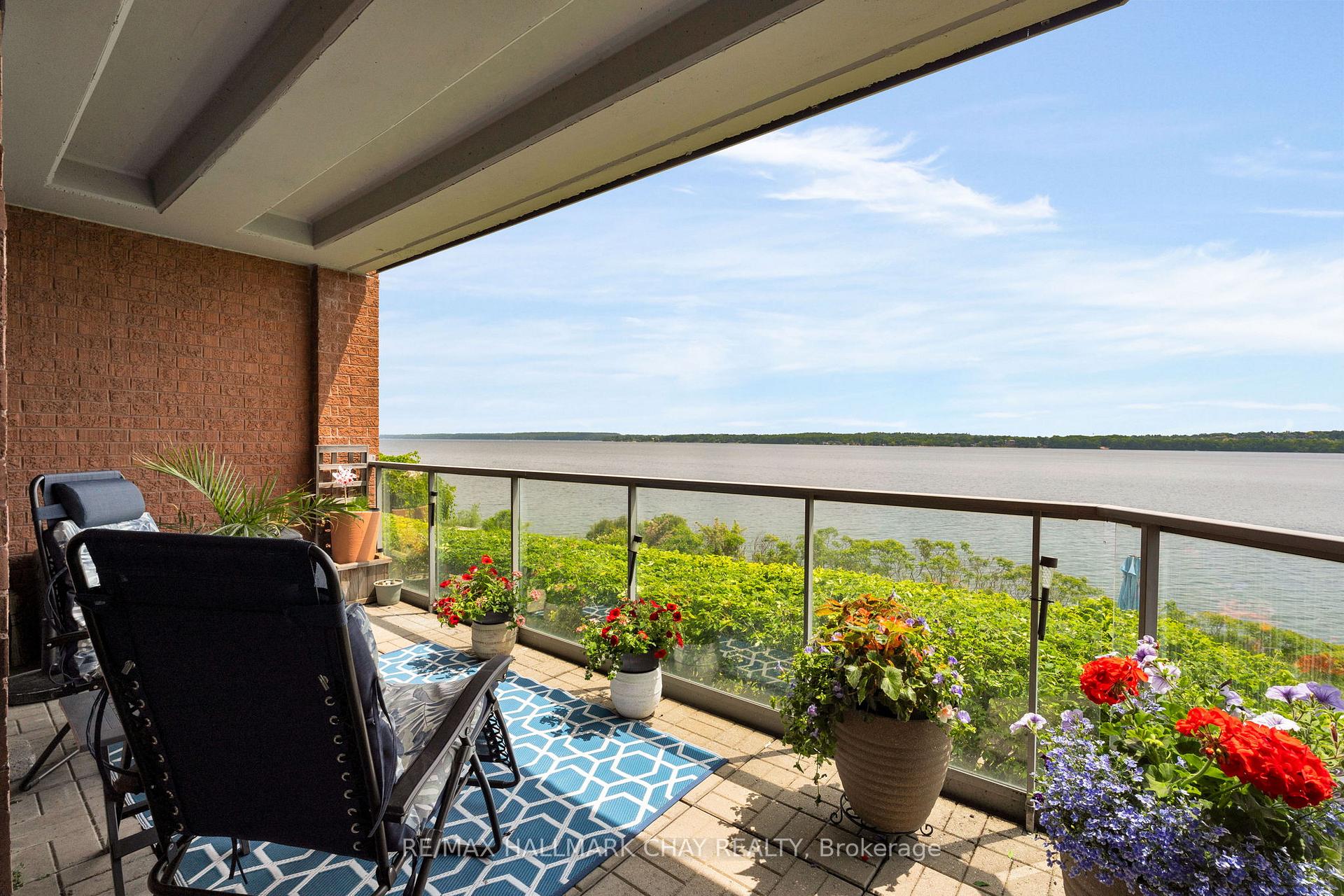 Front of Unit 104, 21 Kempenfelt Drive