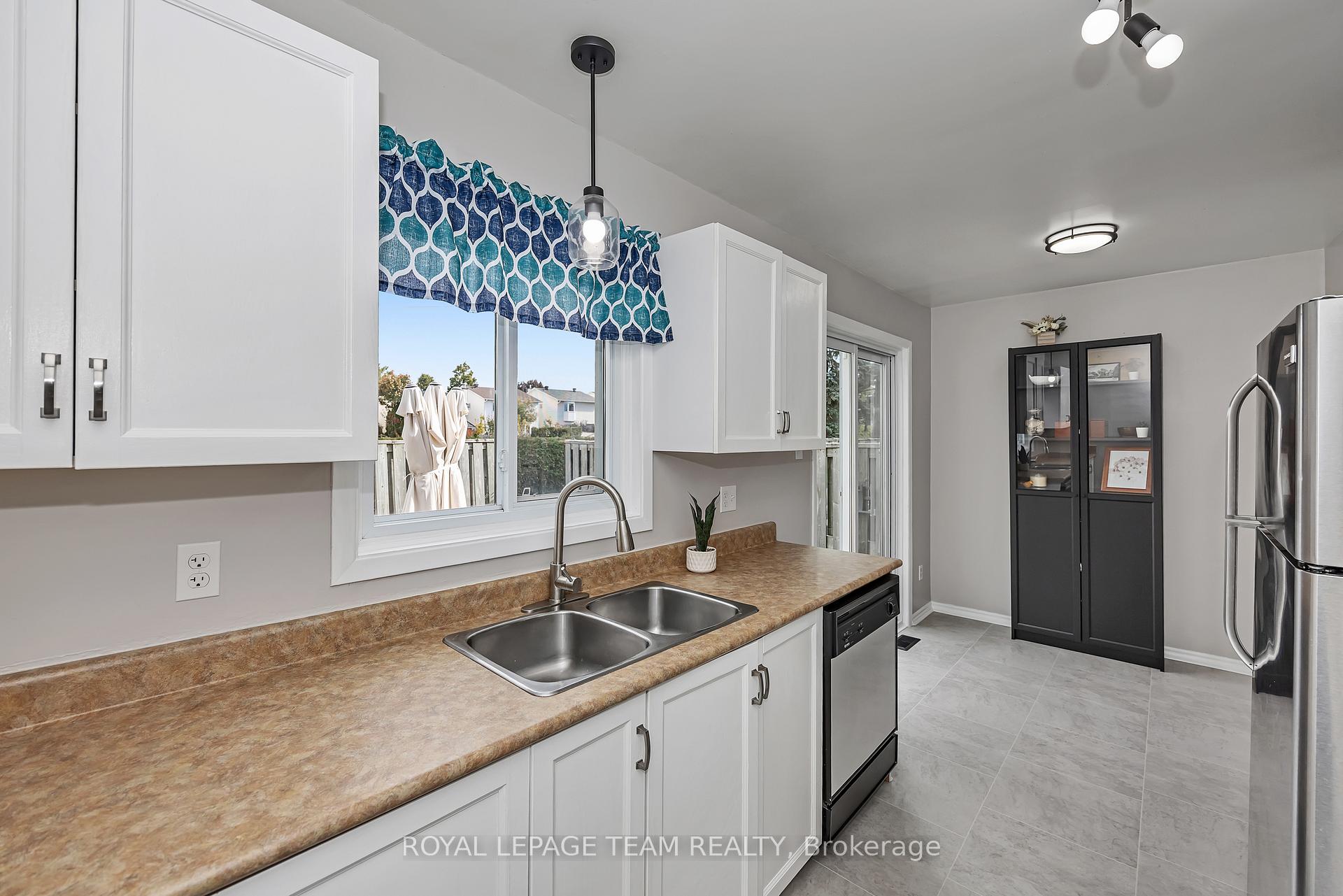 Photo 7 of Unit 21, 1960 Colorado Lane, Ottawa, Orleans/Sunridge — HOMEH