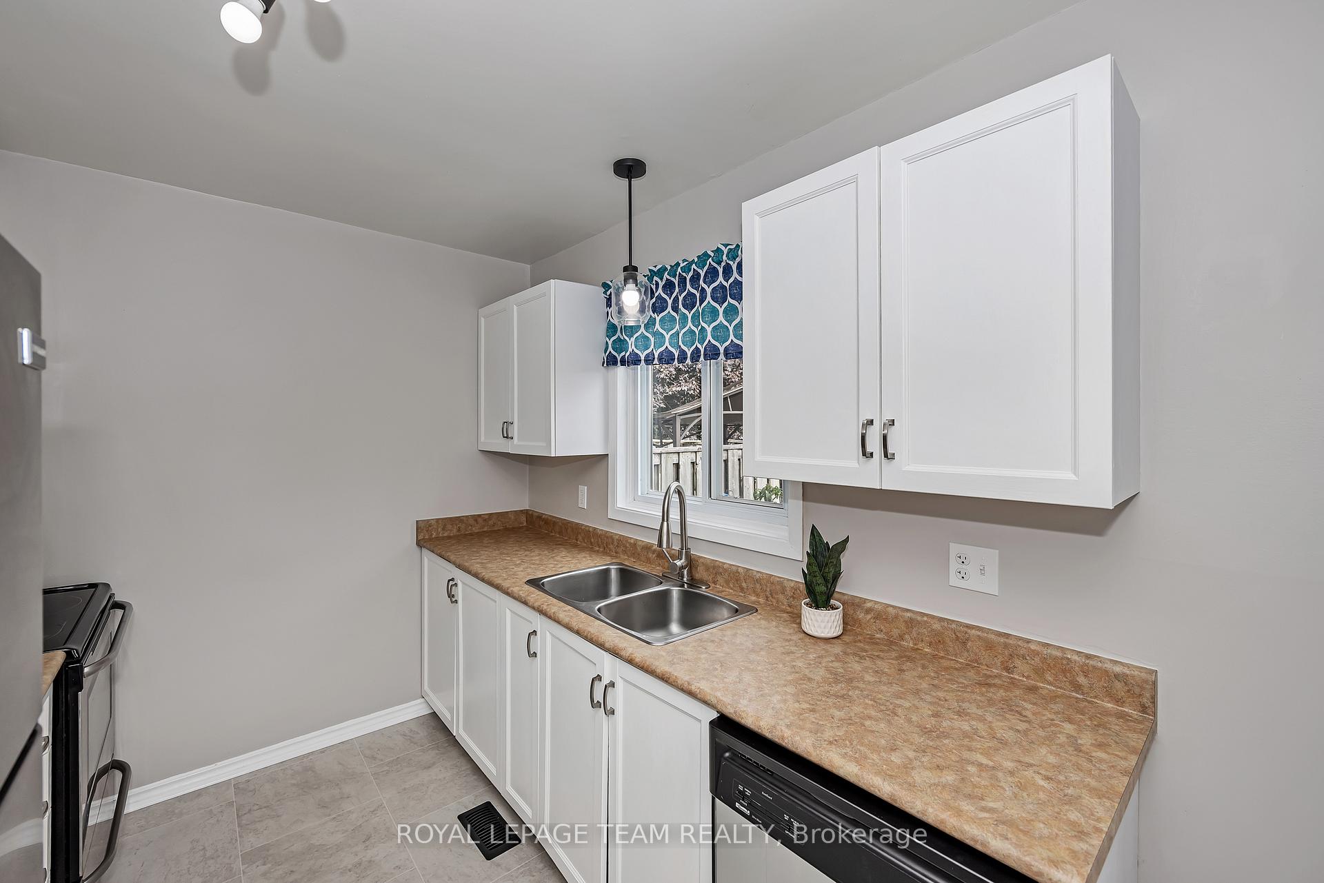 Photo 9 of Unit 21, 1960 Colorado Lane, Ottawa, Orleans/Sunridge — HOMEH
