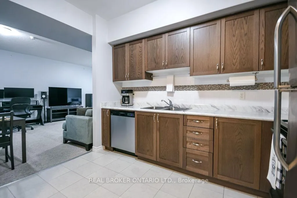 Photo 3 of Unit 404, 40 Ferndale Drive S, Barrie, Ardagh — HOMEH
