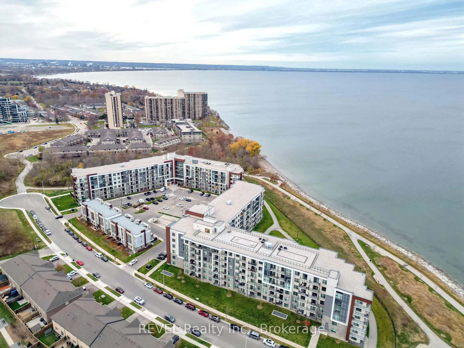 Photo 2 of Unit 228, 101 Shoreview Place, Hamilton, Lakeshore — HOMEH