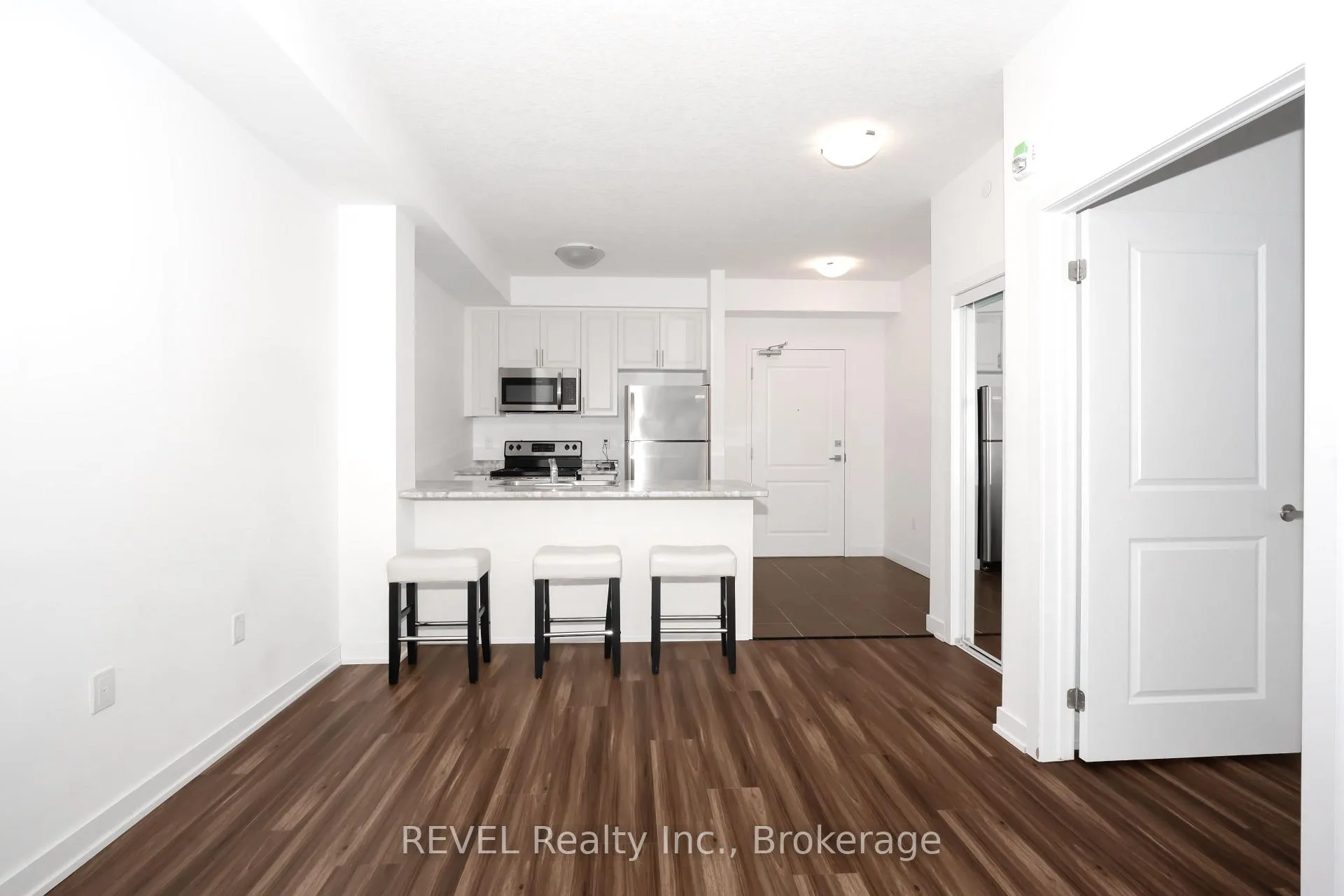 Photo 9 of Unit 228, 101 Shoreview Place, Hamilton, Lakeshore — HOMEH