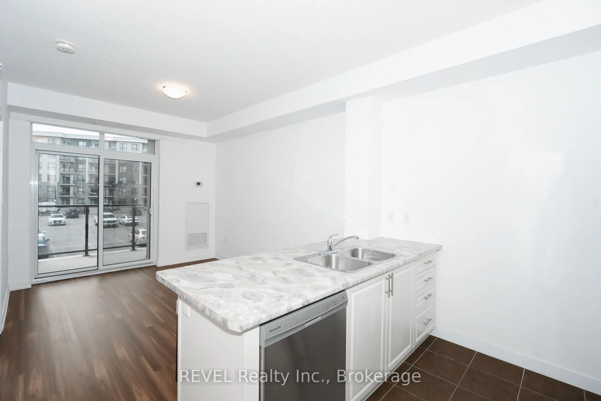 Photo 12 of Unit 228, 101 Shoreview Place, Hamilton, Lakeshore — HOMEH
