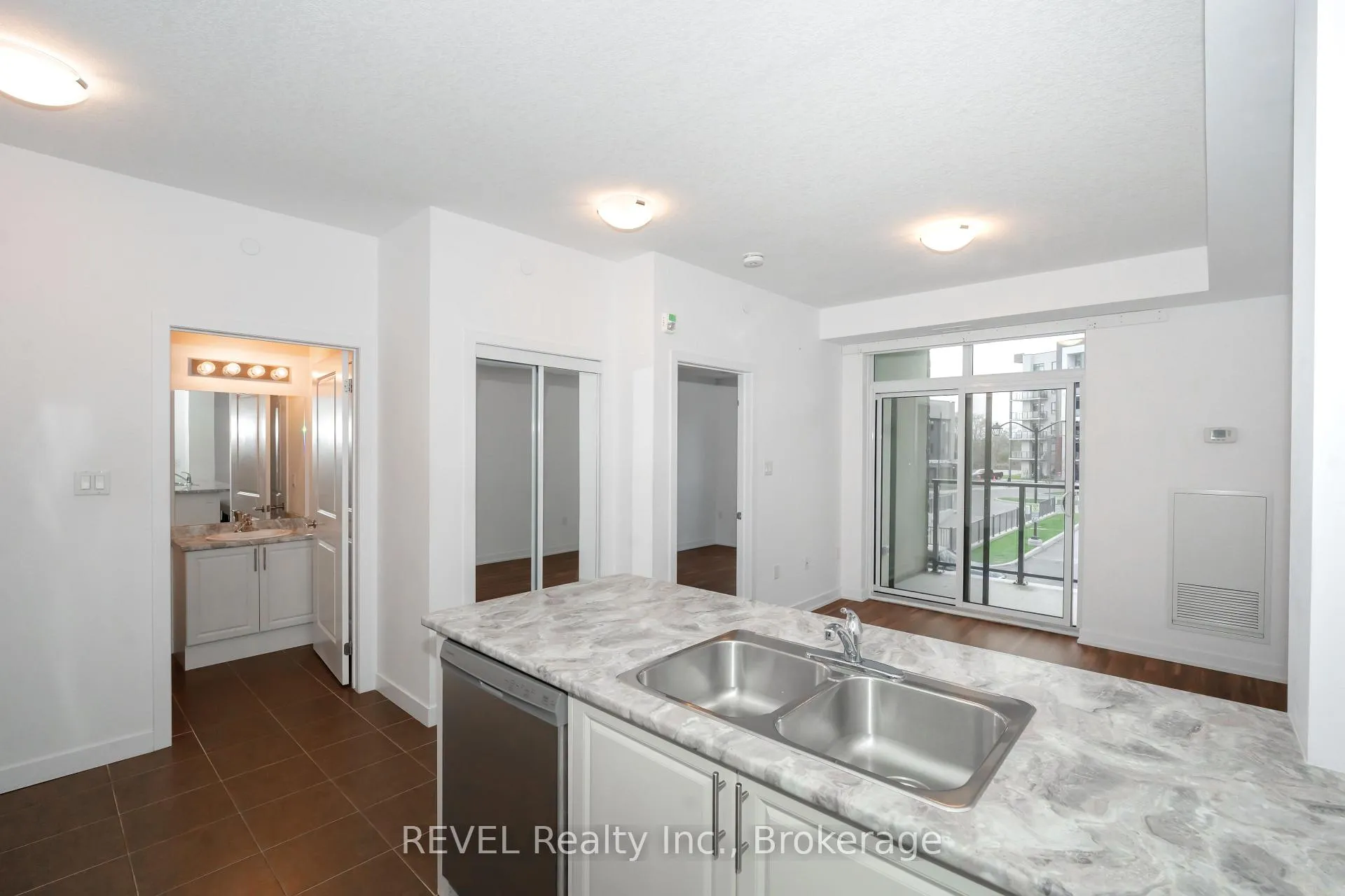Photo 14 of Unit 228, 101 Shoreview Place, Hamilton, Lakeshore — HOMEH