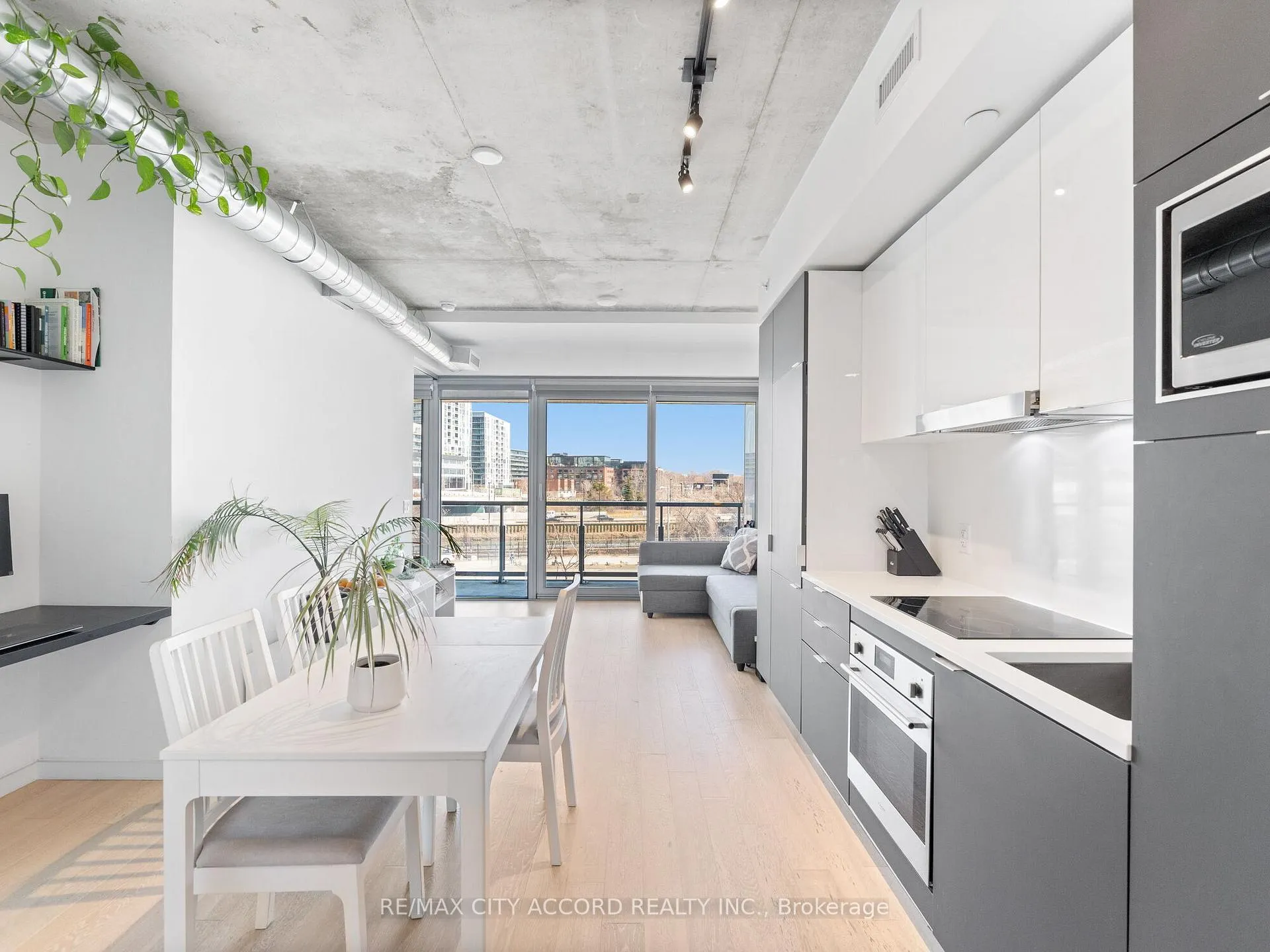 Photo 4 of Unit 305, 170 Bayview Avenue, Toronto, Moss Park — HOMEH