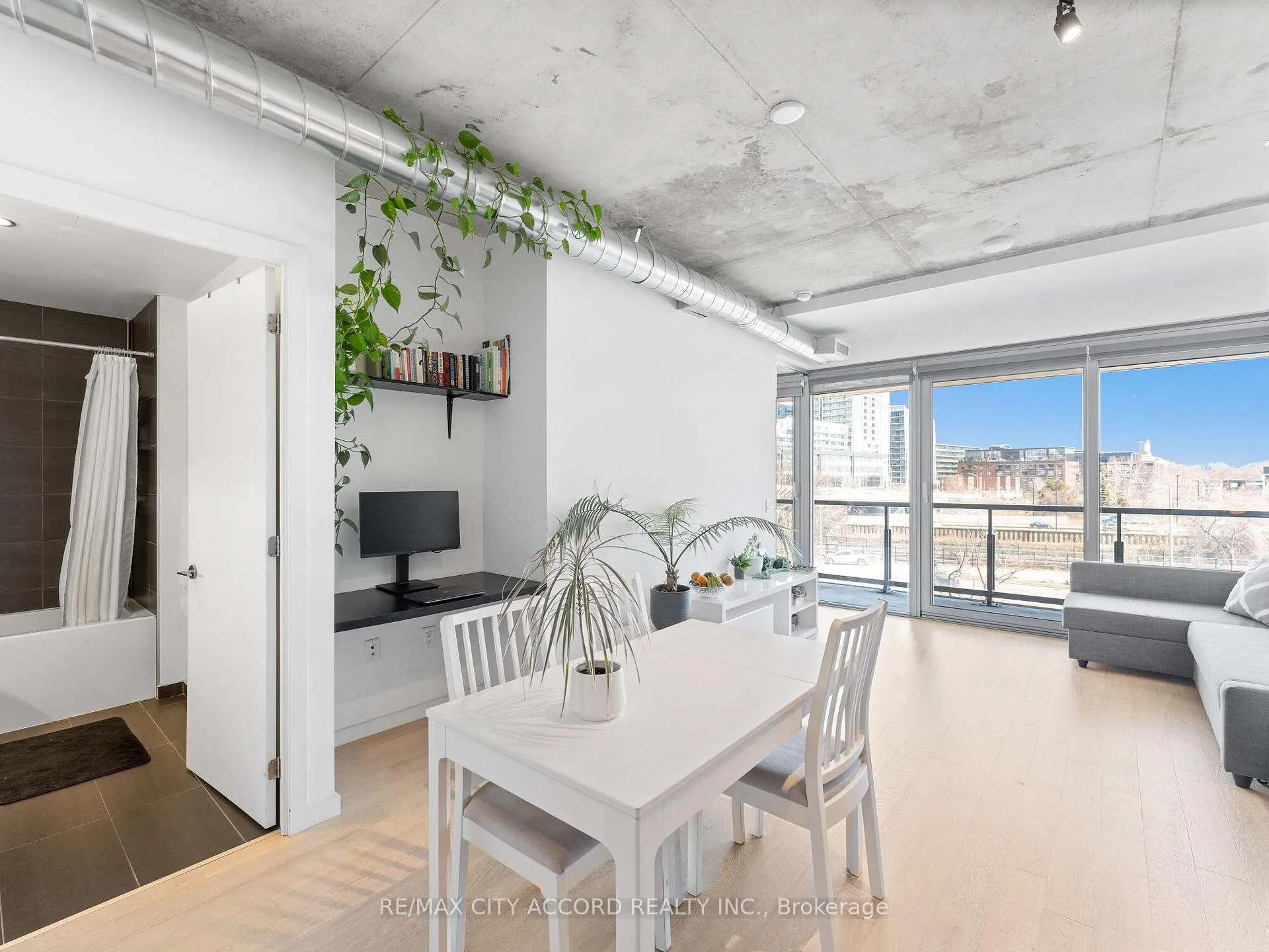 Photo 5 of Unit 305, 170 Bayview Avenue, Toronto, Moss Park — HOMEH