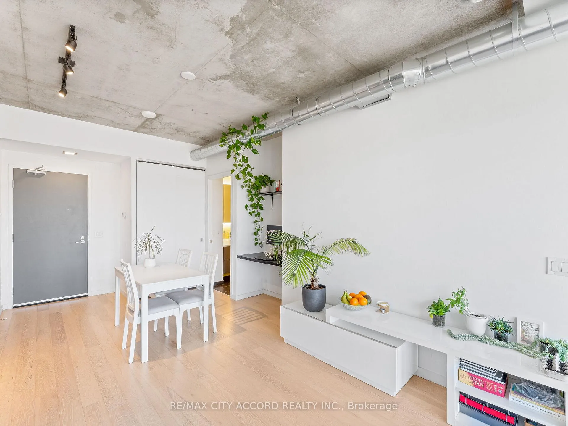 Photo 6 of Unit 305, 170 Bayview Avenue, Toronto, Moss Park — HOMEH