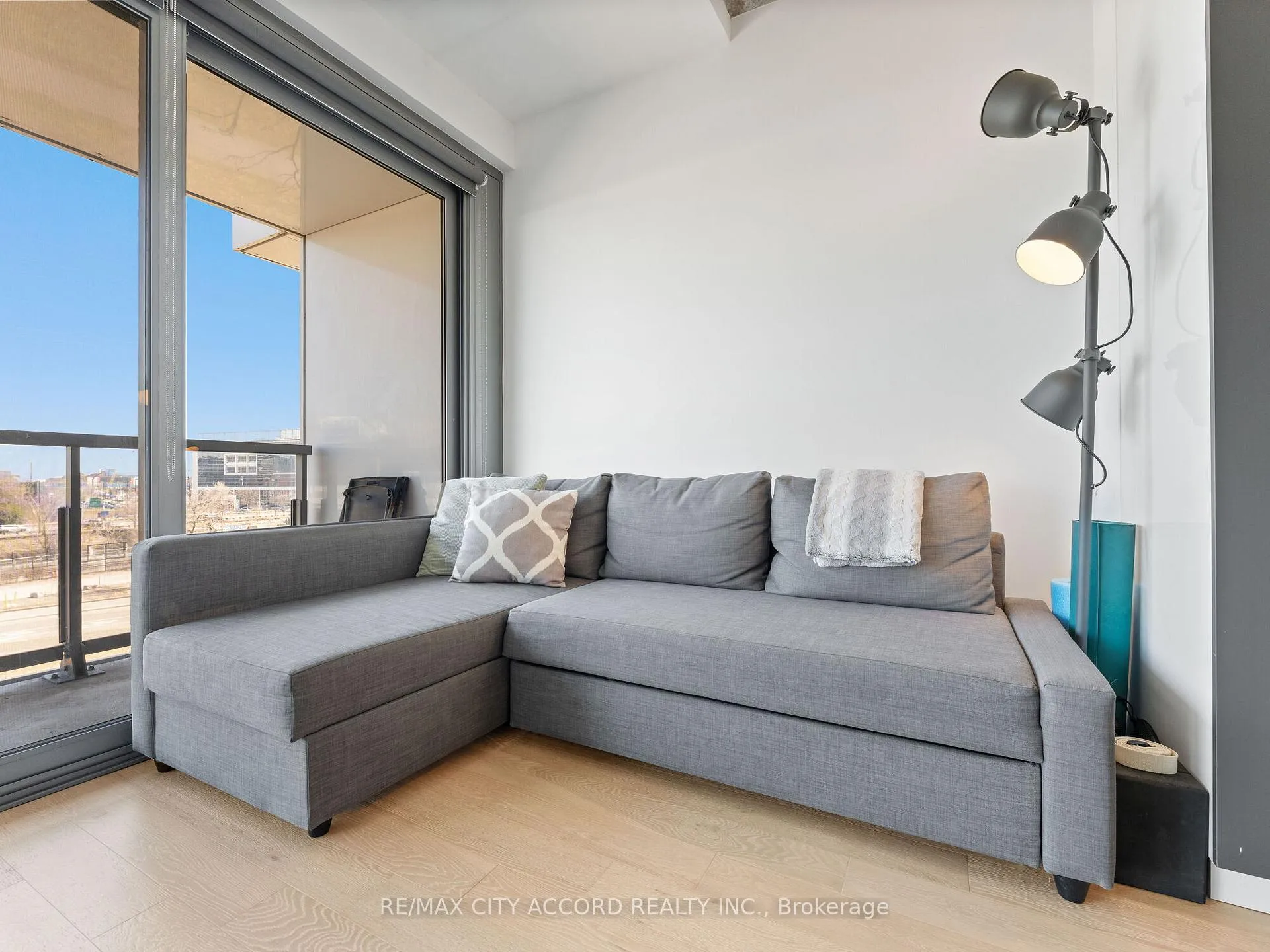 Photo 7 of Unit 305, 170 Bayview Avenue, Toronto, Moss Park — HOMEH