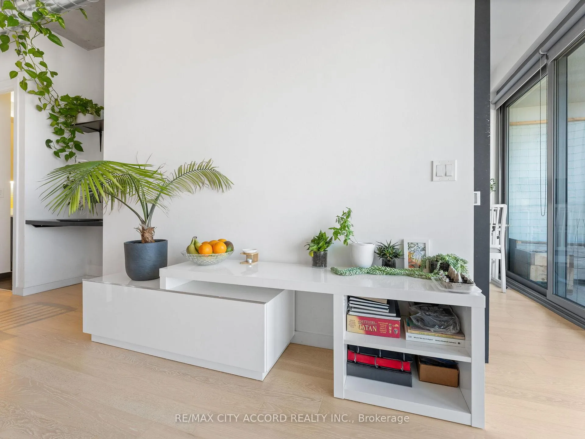Photo 8 of Unit 305, 170 Bayview Avenue, Toronto, Moss Park — HOMEH