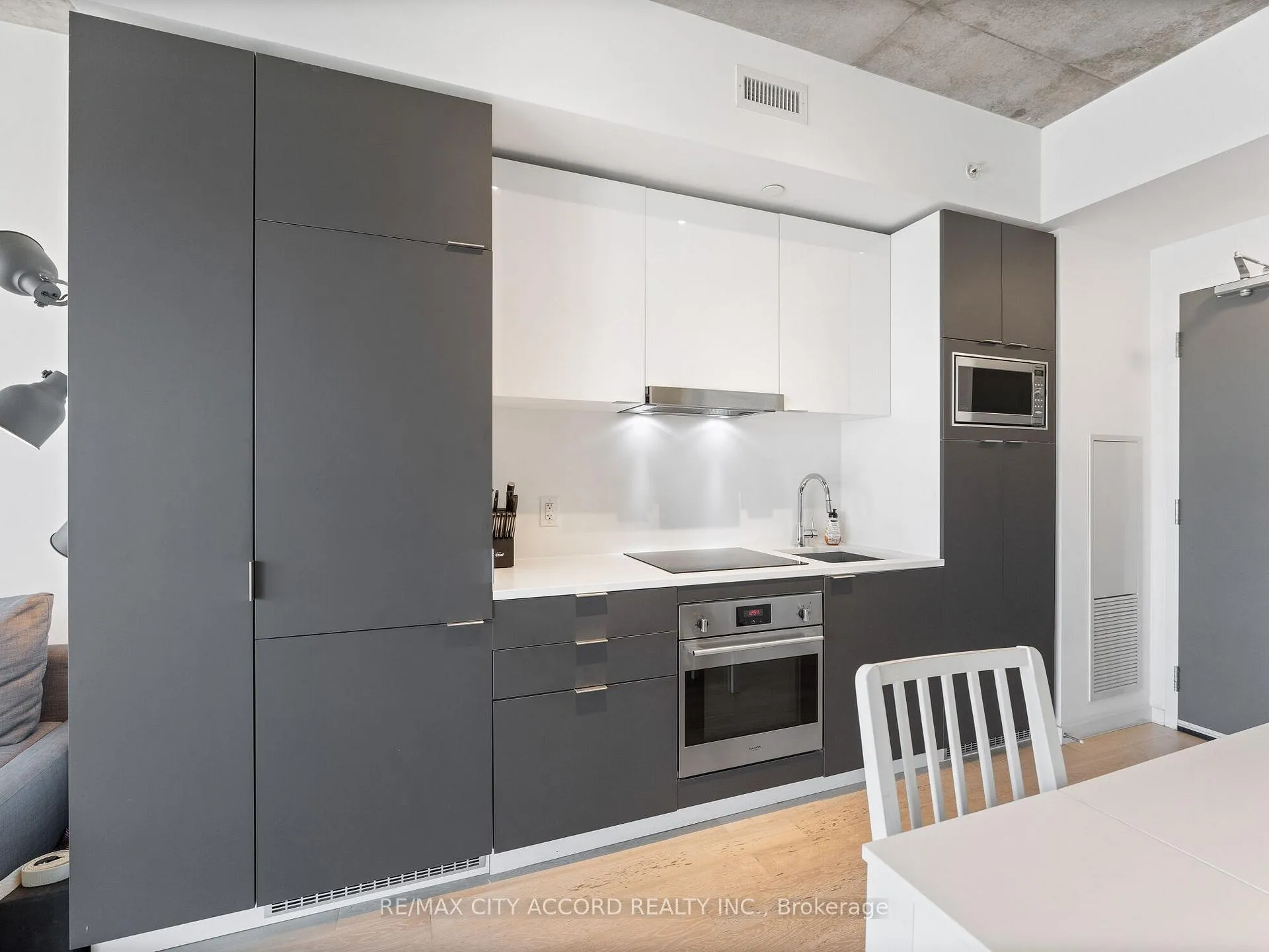 Photo 9 of Unit 305, 170 Bayview Avenue, Toronto, Moss Park — HOMEH