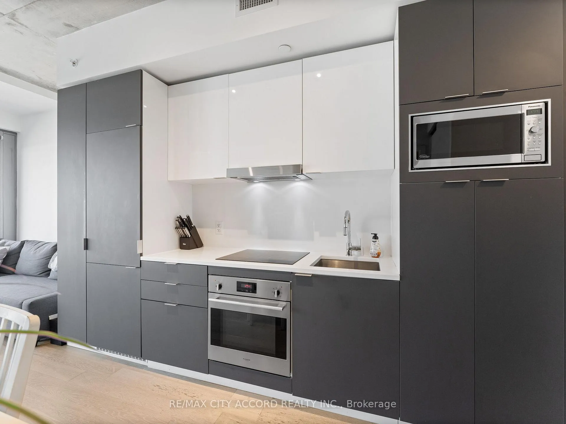 Photo 10 of Unit 305, 170 Bayview Avenue, Toronto, Moss Park — HOMEH