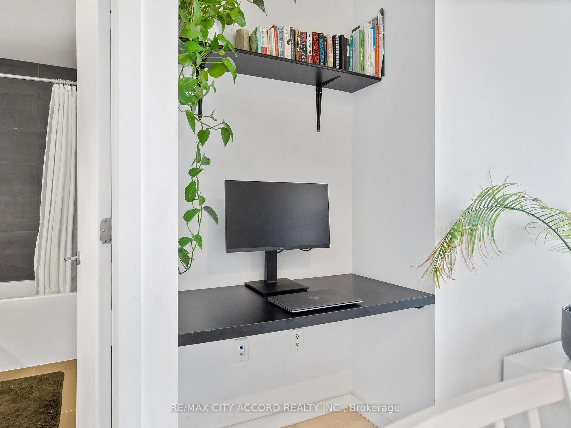 Photo 11 of Unit 305, 170 Bayview Avenue, Toronto, Moss Park — HOMEH