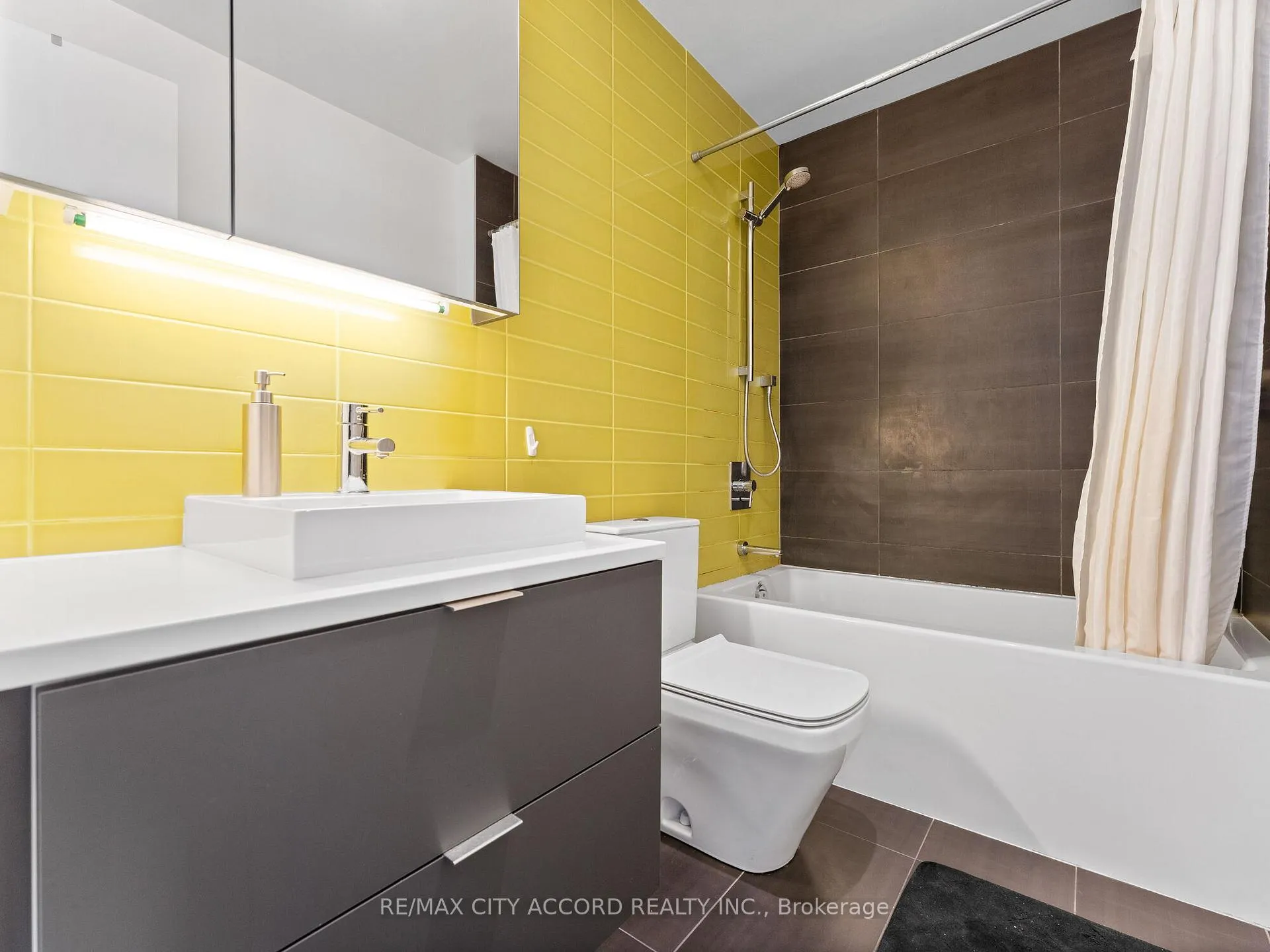 Photo 12 of Unit 305, 170 Bayview Avenue, Toronto, Moss Park — HOMEH