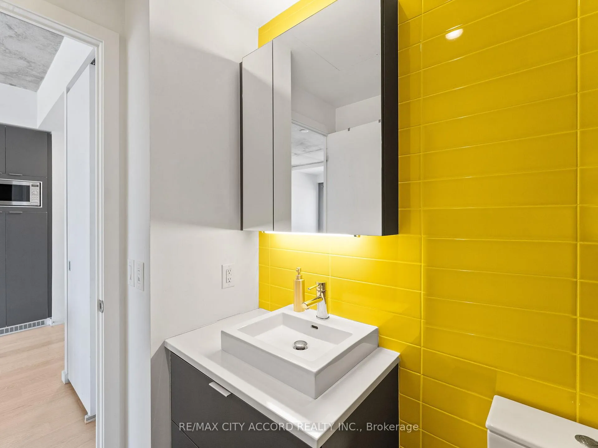 Photo 13 of Unit 305, 170 Bayview Avenue, Toronto, Moss Park — HOMEH