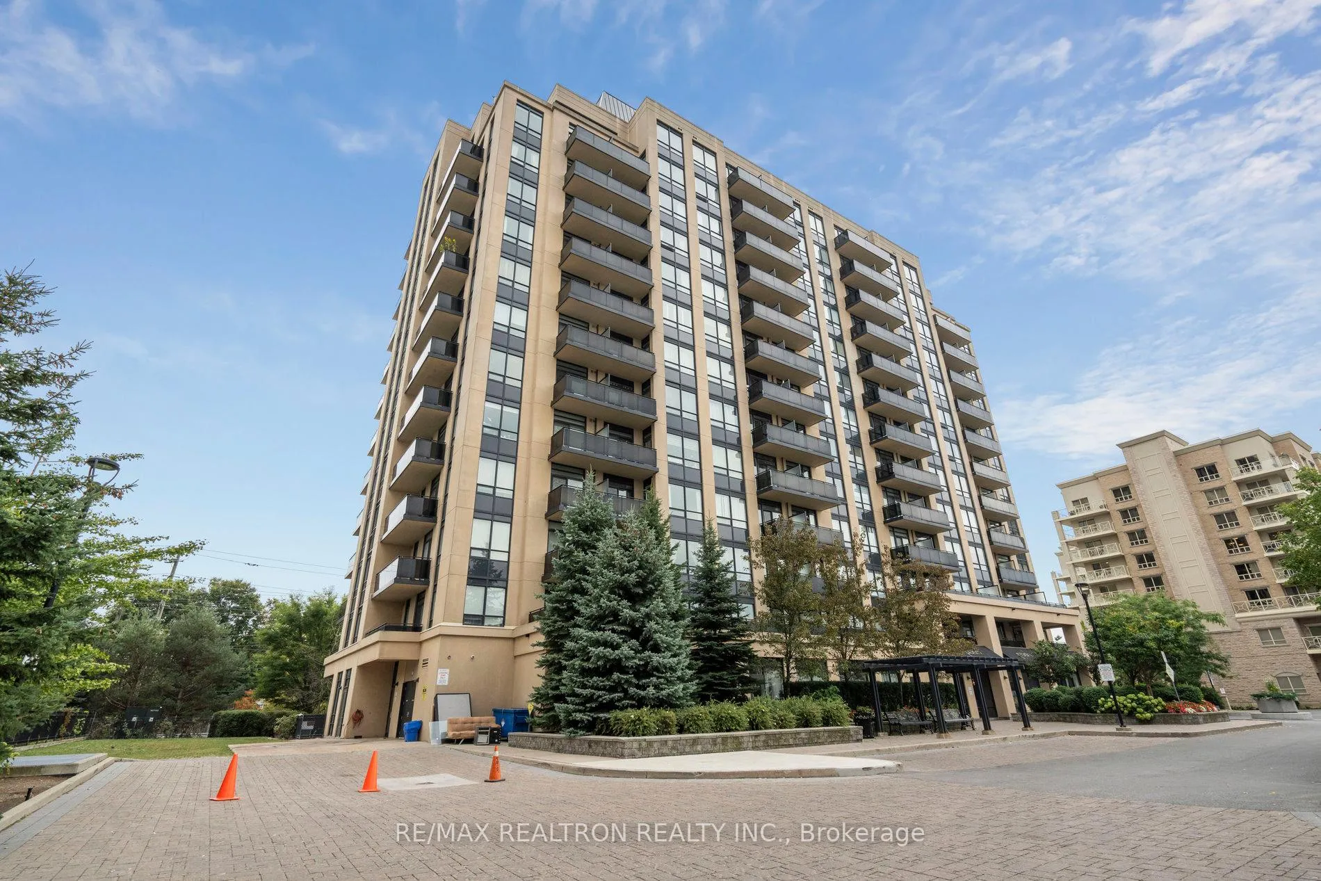 Front of Unit 714, 520 Steeles Avenue W