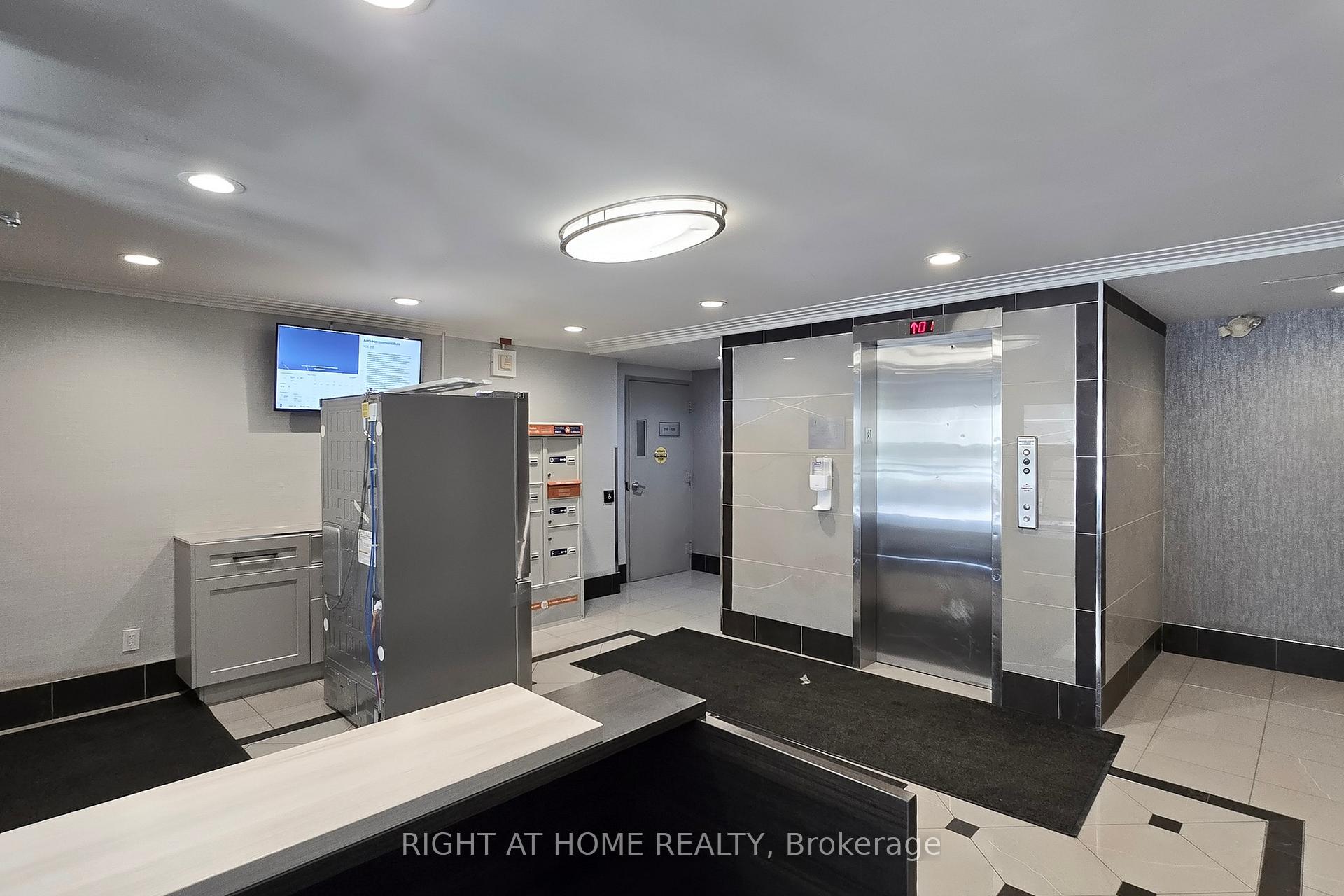 Photo 4 of Unit 320, 16 Elgin Street, Markham, Thornhill — HOMEH
