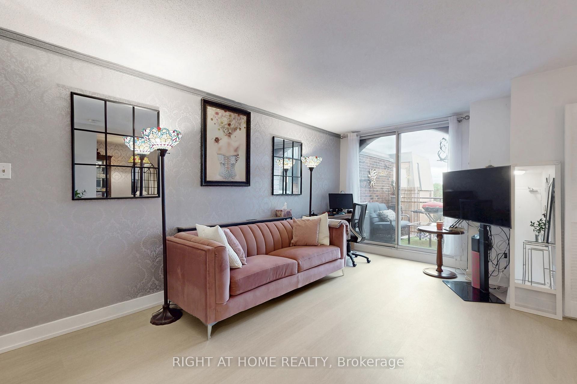Photo 7 of Unit 320, 16 Elgin Street, Markham, Thornhill — HOMEH