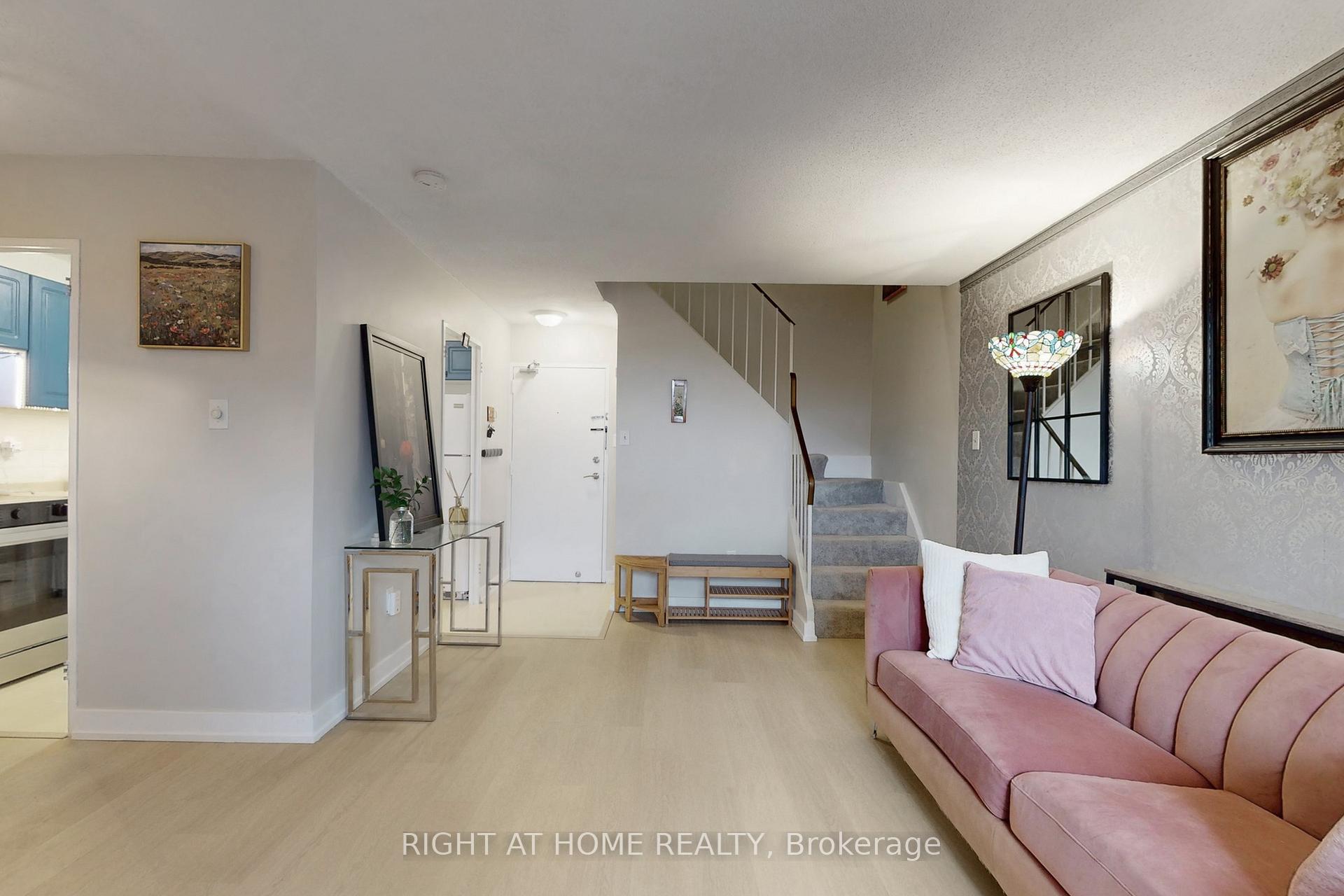 Photo 8 of Unit 320, 16 Elgin Street, Markham, Thornhill — HOMEH