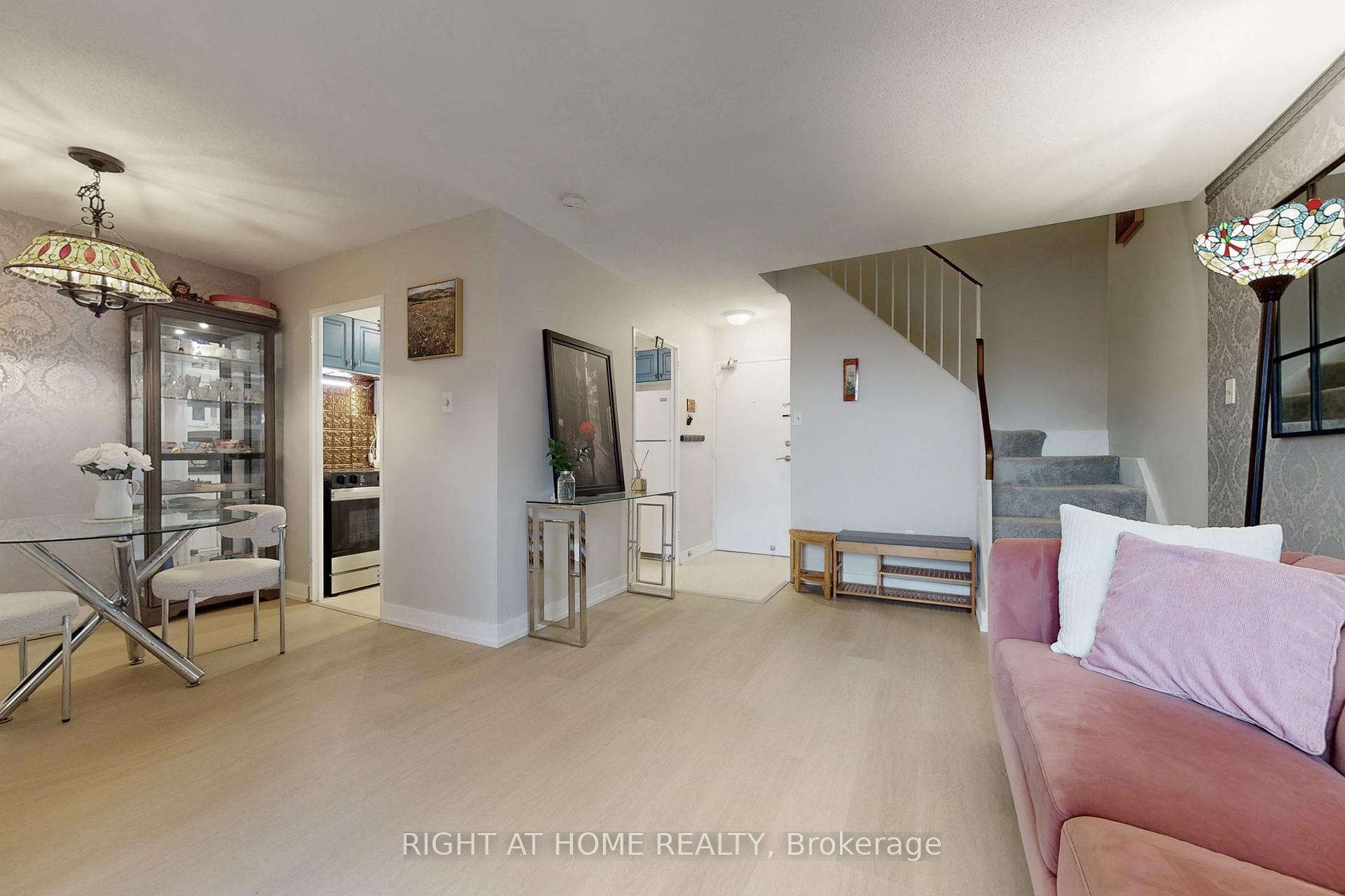Photo 9 of Unit 320, 16 Elgin Street, Markham, Thornhill — HOMEH