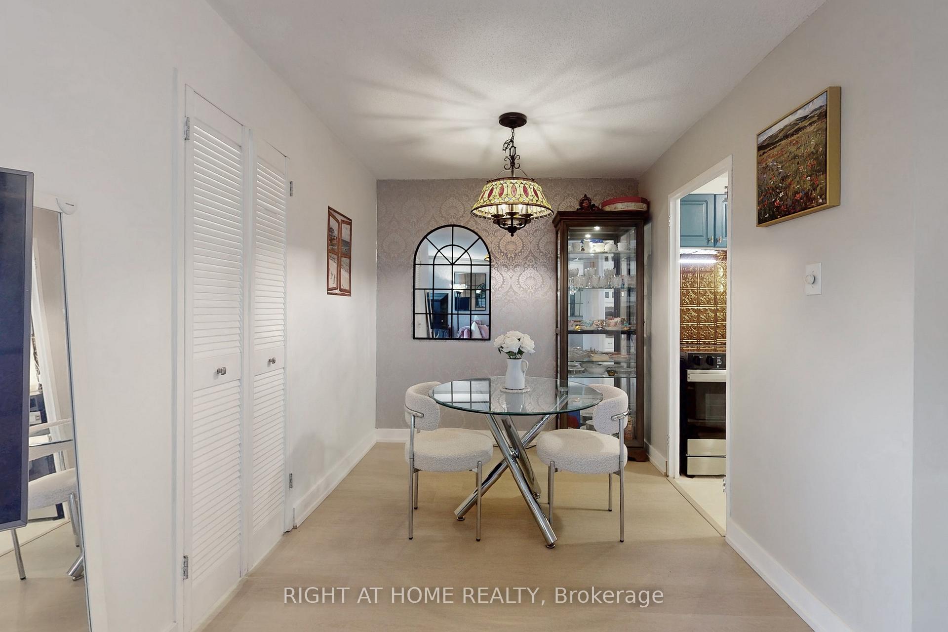 Photo 10 of Unit 320, 16 Elgin Street, Markham, Thornhill — HOMEH