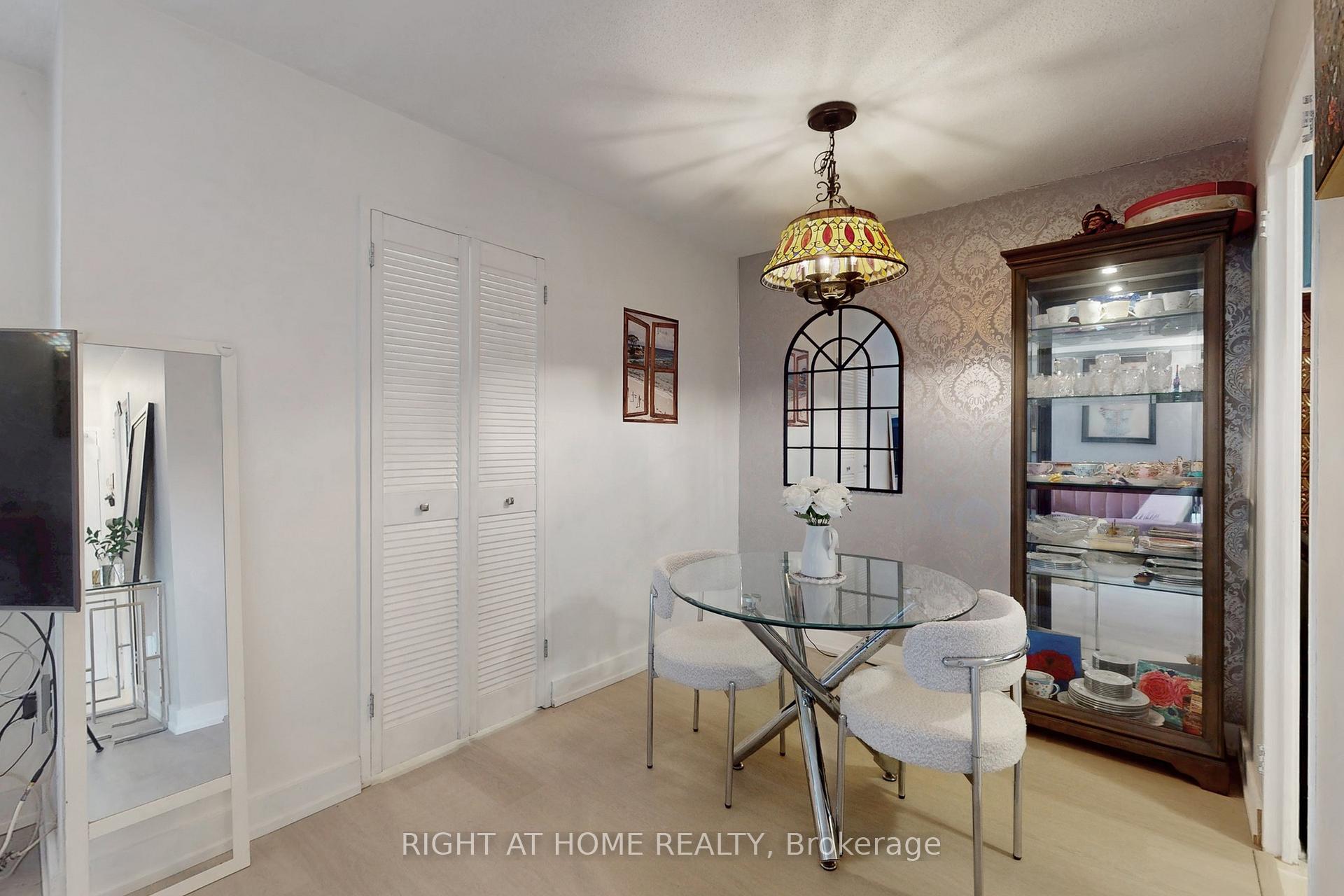 Photo 11 of Unit 320, 16 Elgin Street, Markham, Thornhill — HOMEH
