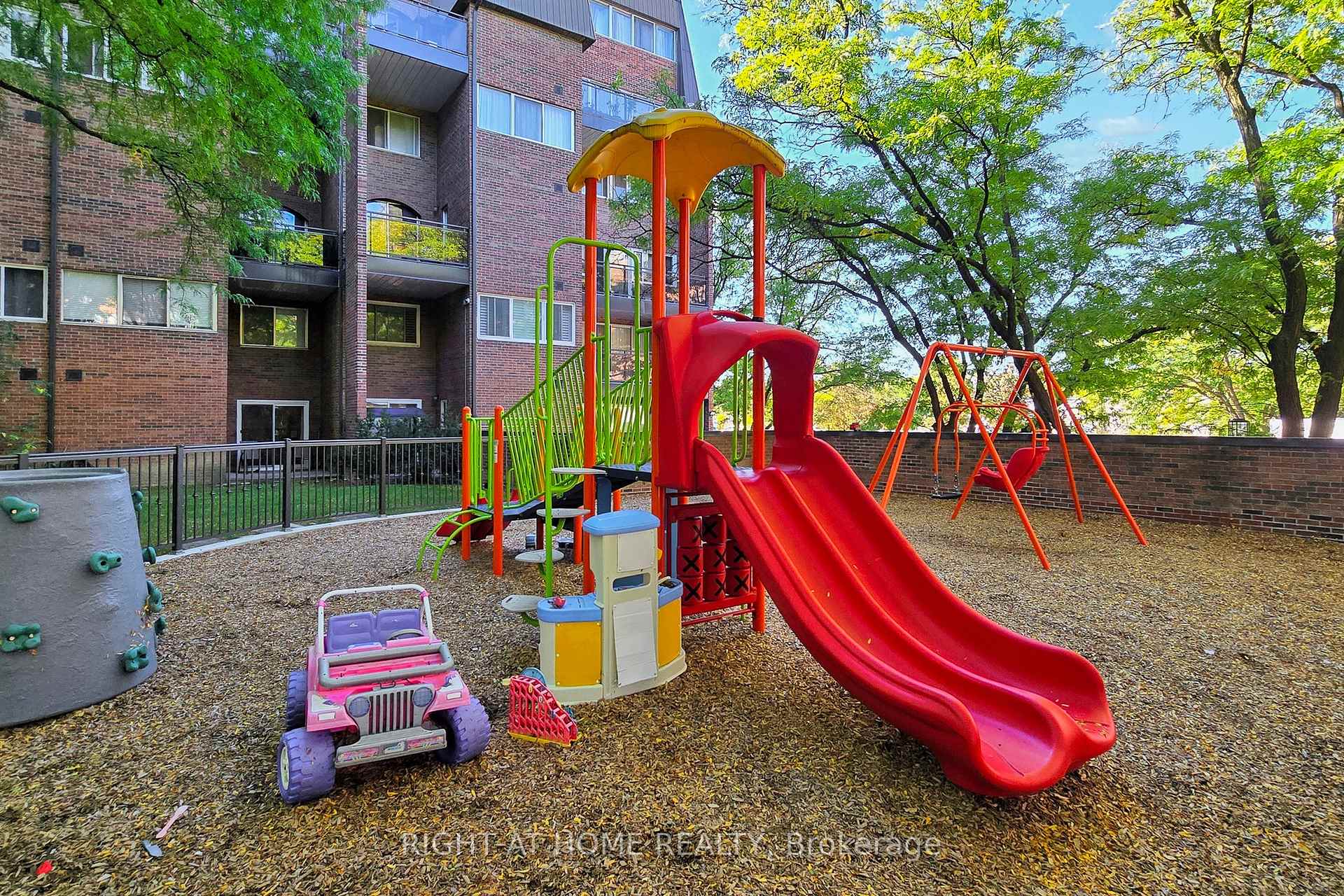 Photo 35 of Unit 320, 16 Elgin Street, Markham, Thornhill — HOMEH