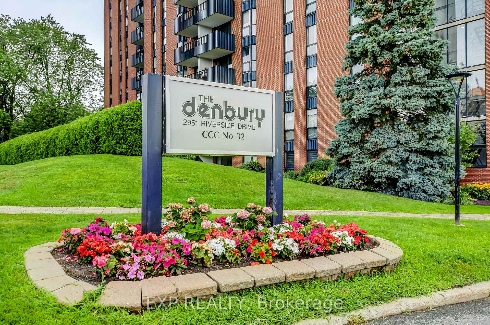 Photo 2 of Unit 211, 2951 Riverside Drive, Ottawa, Mooneys Bay/Riverside Park — HOMEH