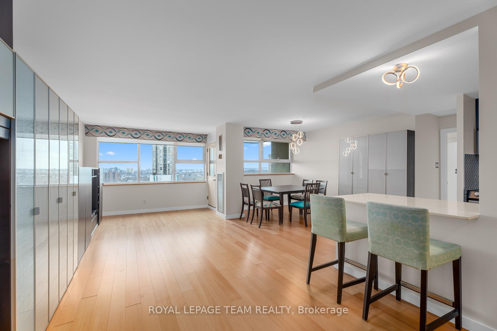 Photo 2 of Unit 1203, 555 Brittany Drive, Ottawa, Viscount Alexander Park — HOMEH