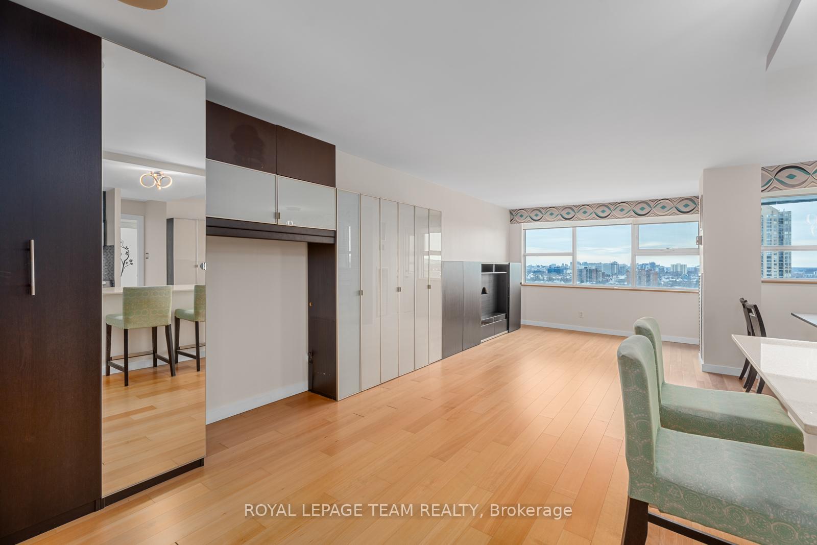 Photo 4 of Unit 1203, 555 Brittany Drive, Ottawa, Viscount Alexander Park — HOMEH