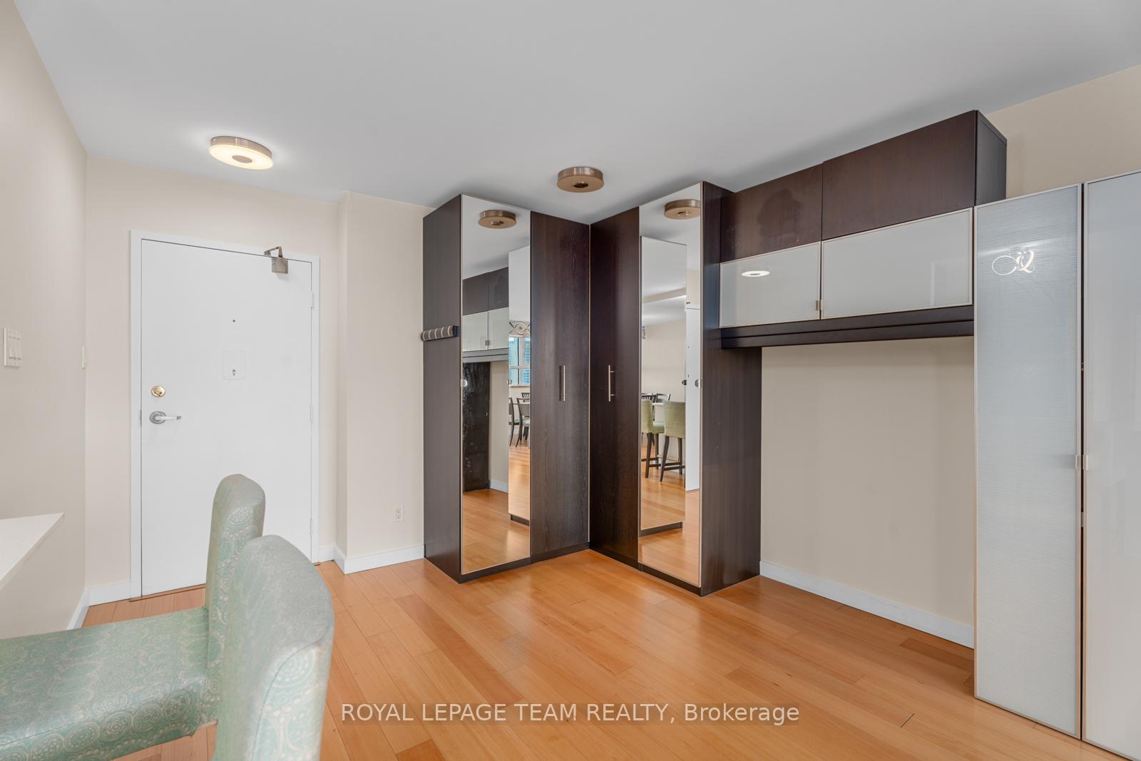 Photo 5 of Unit 1203, 555 Brittany Drive, Ottawa, Viscount Alexander Park — HOMEH