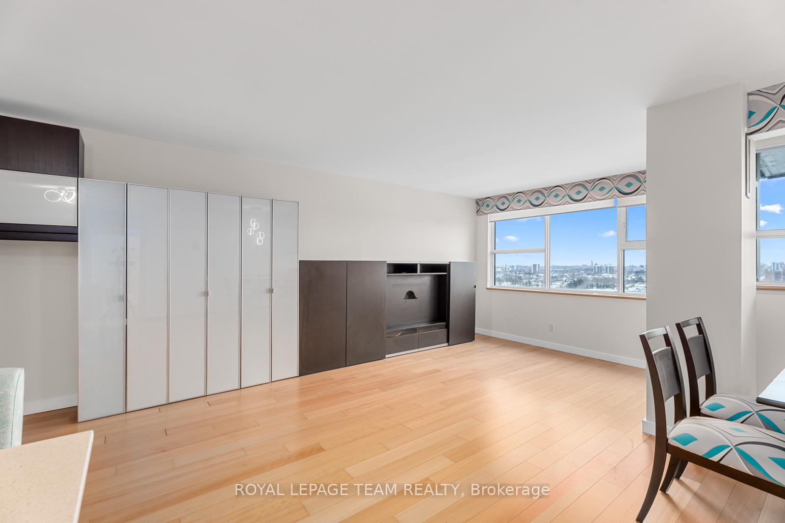 Photo 7 of Unit 1203, 555 Brittany Drive, Ottawa, Viscount Alexander Park — HOMEH