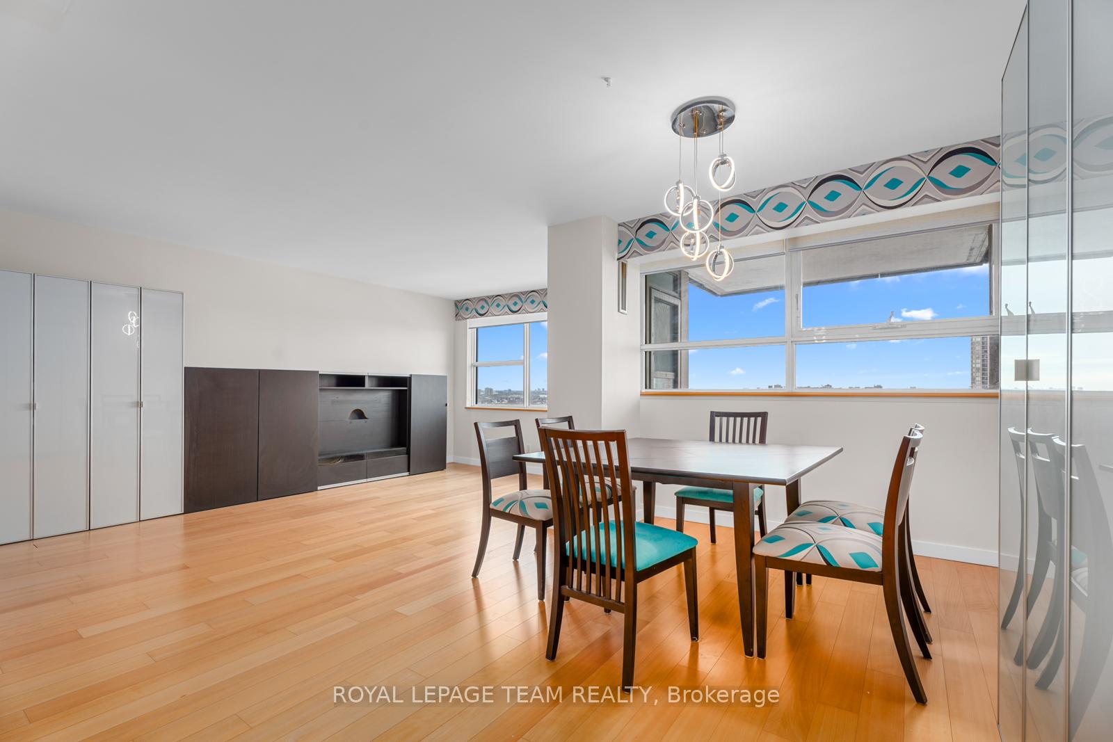 Photo 9 of Unit 1203, 555 Brittany Drive, Ottawa, Viscount Alexander Park — HOMEH
