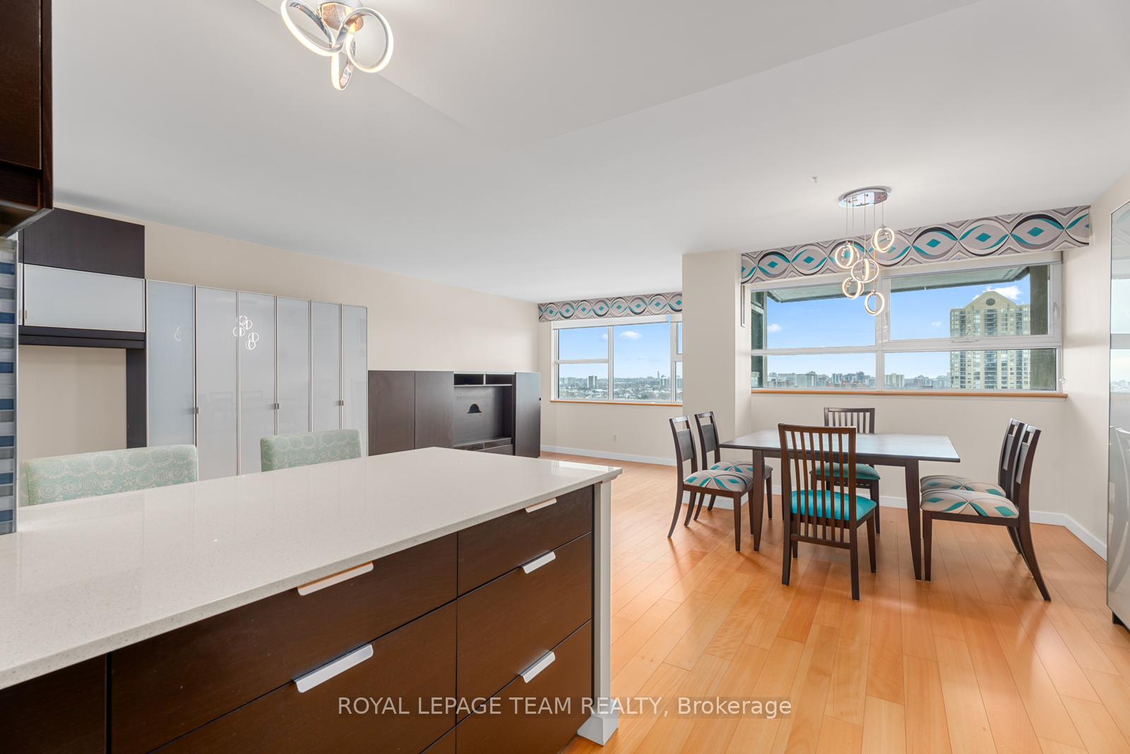 Photo 11 of Unit 1203, 555 Brittany Drive, Ottawa, Viscount Alexander Park — HOMEH