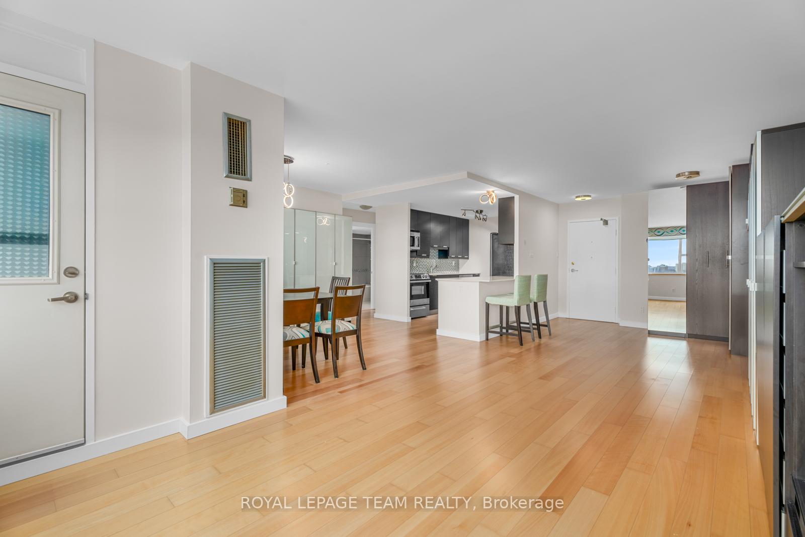 Photo 12 of Unit 1203, 555 Brittany Drive, Ottawa, Viscount Alexander Park — HOMEH
