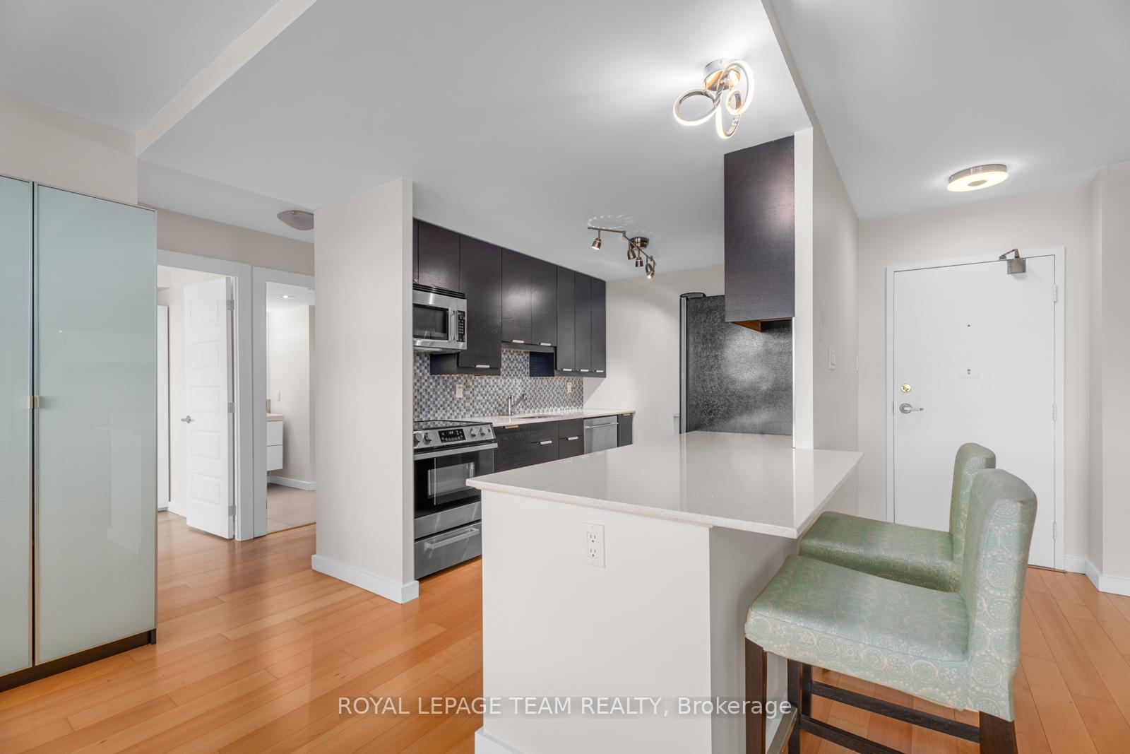 Photo 13 of Unit 1203, 555 Brittany Drive, Ottawa, Viscount Alexander Park — HOMEH