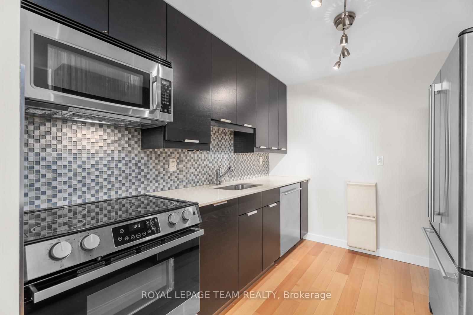 Photo 16 of Unit 1203, 555 Brittany Drive, Ottawa, Viscount Alexander Park — HOMEH