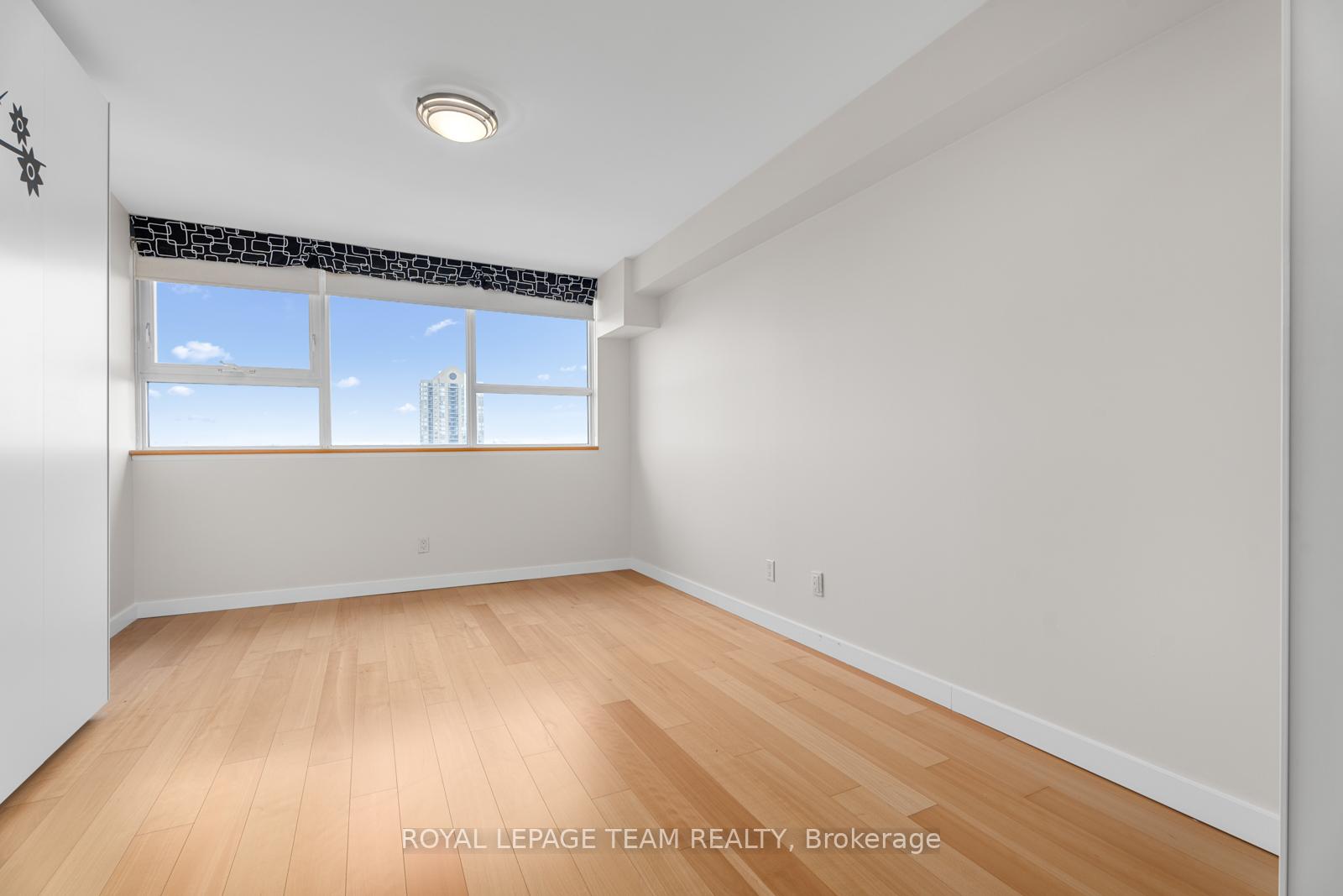 Photo 18 of Unit 1203, 555 Brittany Drive, Ottawa, Viscount Alexander Park — HOMEH