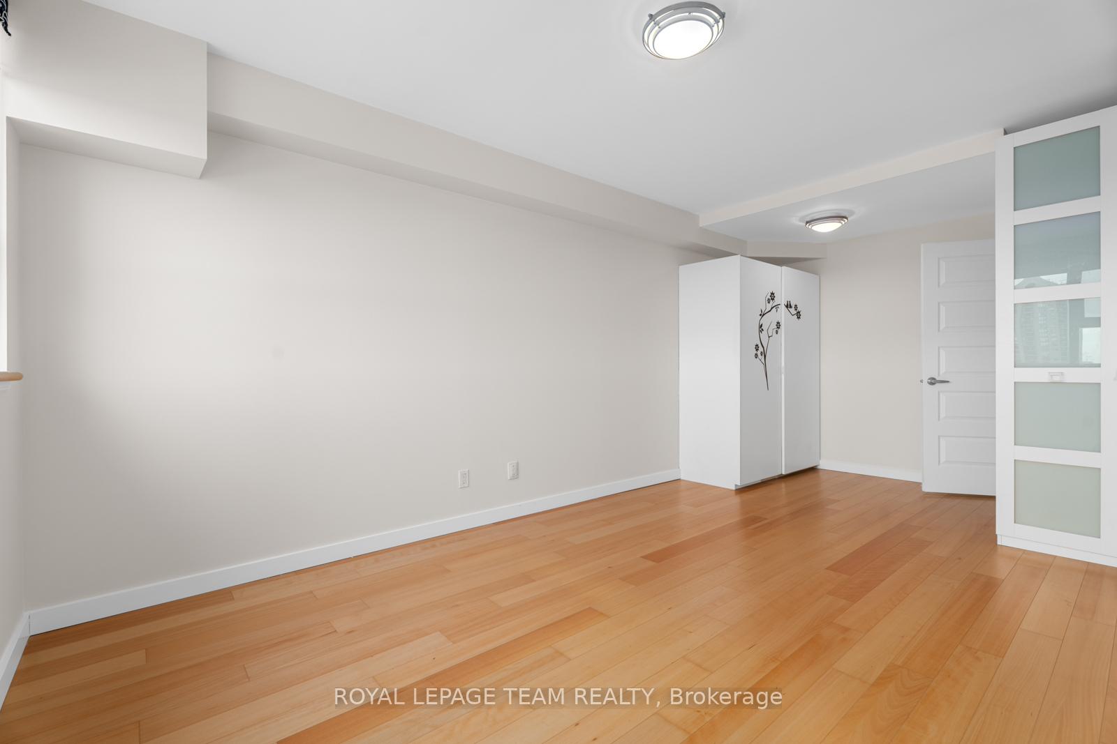 Photo 19 of Unit 1203, 555 Brittany Drive, Ottawa, Viscount Alexander Park — HOMEH