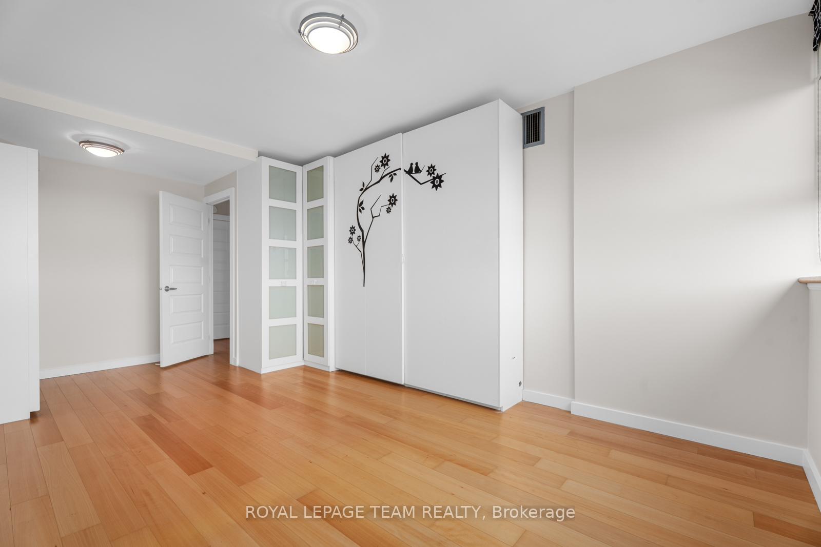 Photo 20 of Unit 1203, 555 Brittany Drive, Ottawa, Viscount Alexander Park — HOMEH