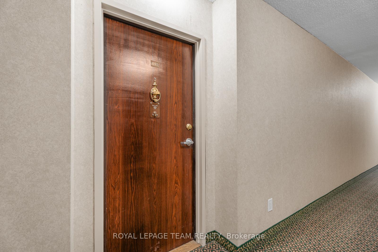 Photo 22 of Unit 1203, 555 Brittany Drive, Ottawa, Viscount Alexander Park — HOMEH