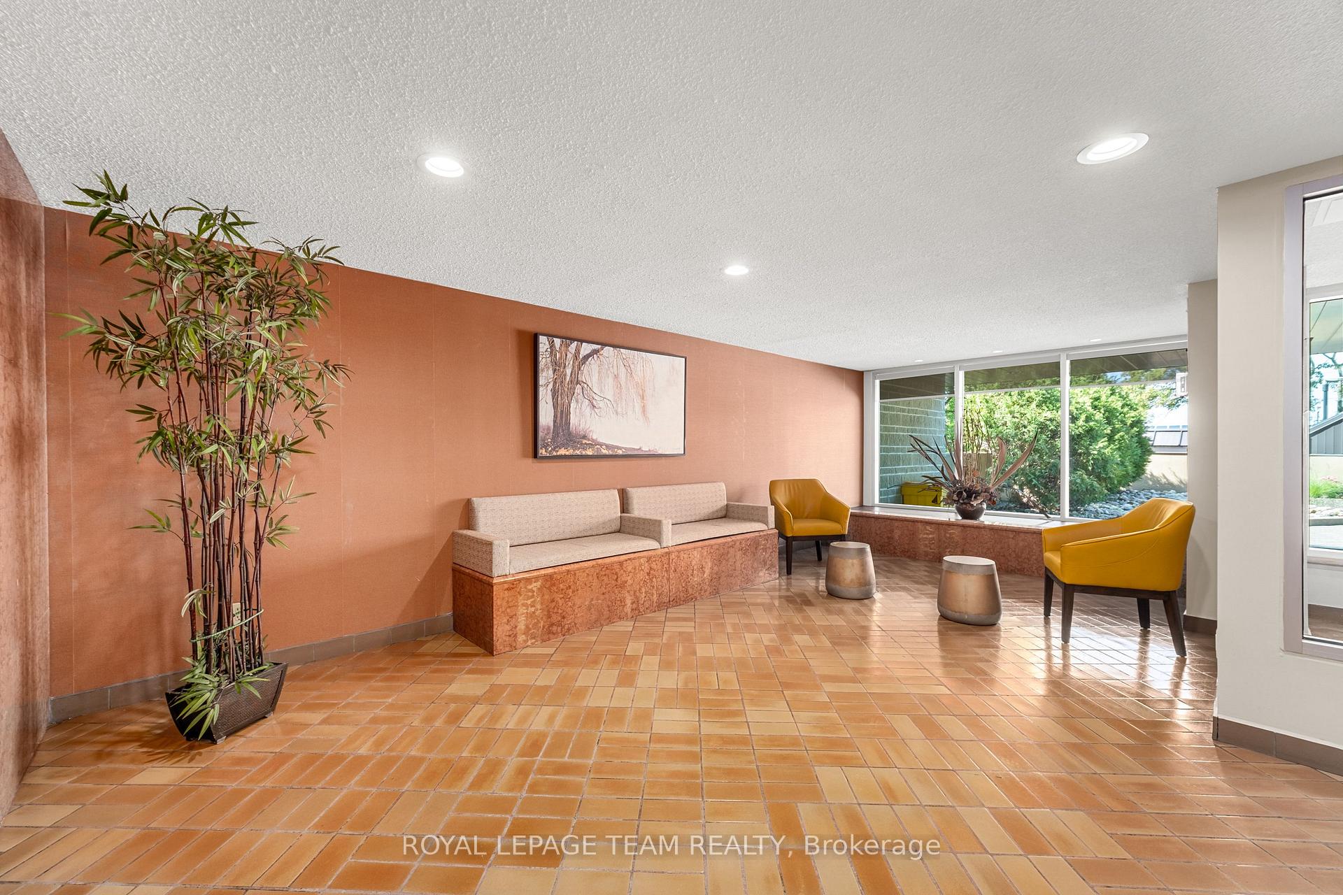 Photo 24 of Unit 1203, 555 Brittany Drive, Ottawa, Viscount Alexander Park — HOMEH