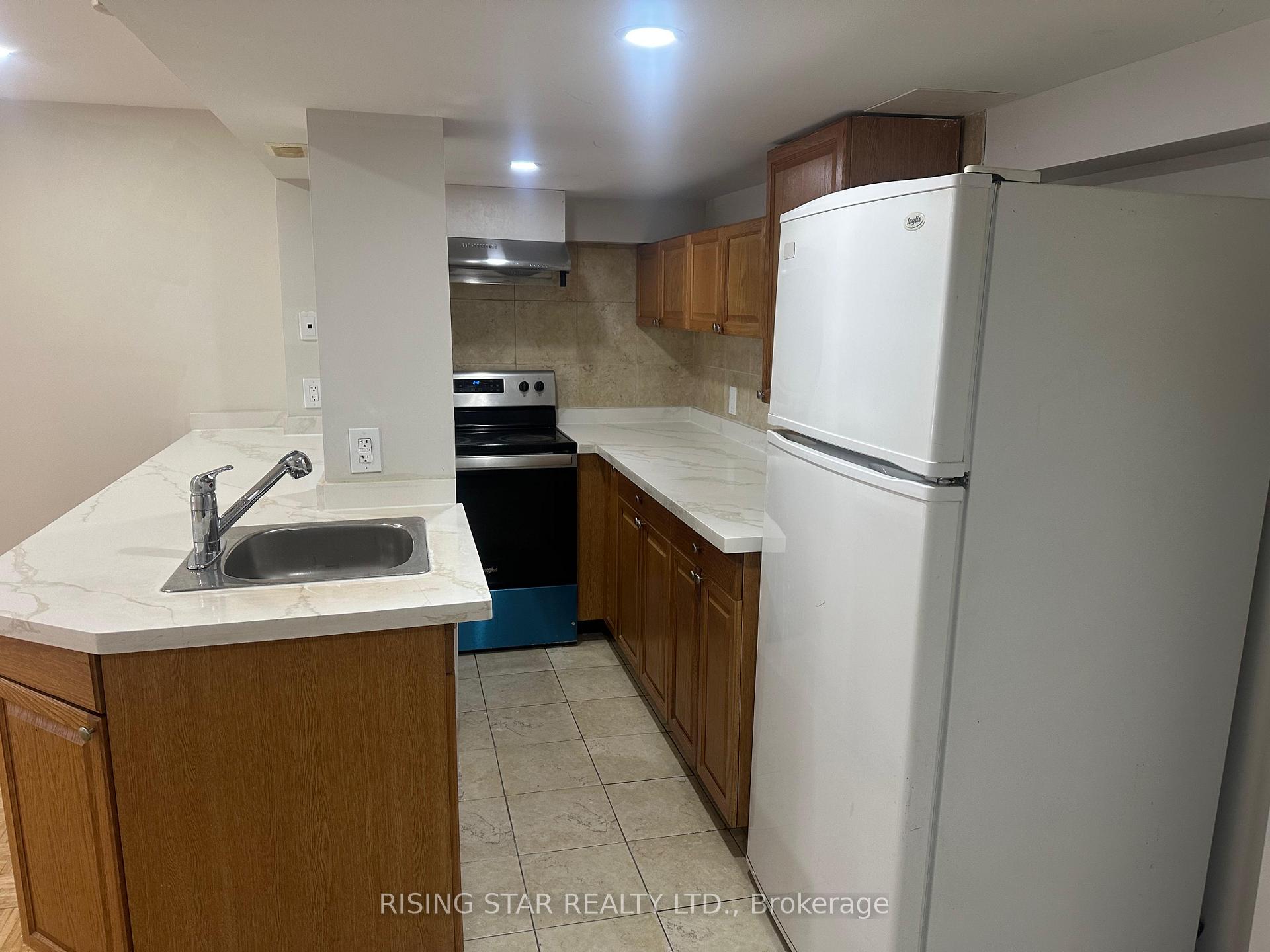 Photo 4 of 31 Harbourtown Crescent, Brampton, Madoc — HOMEH