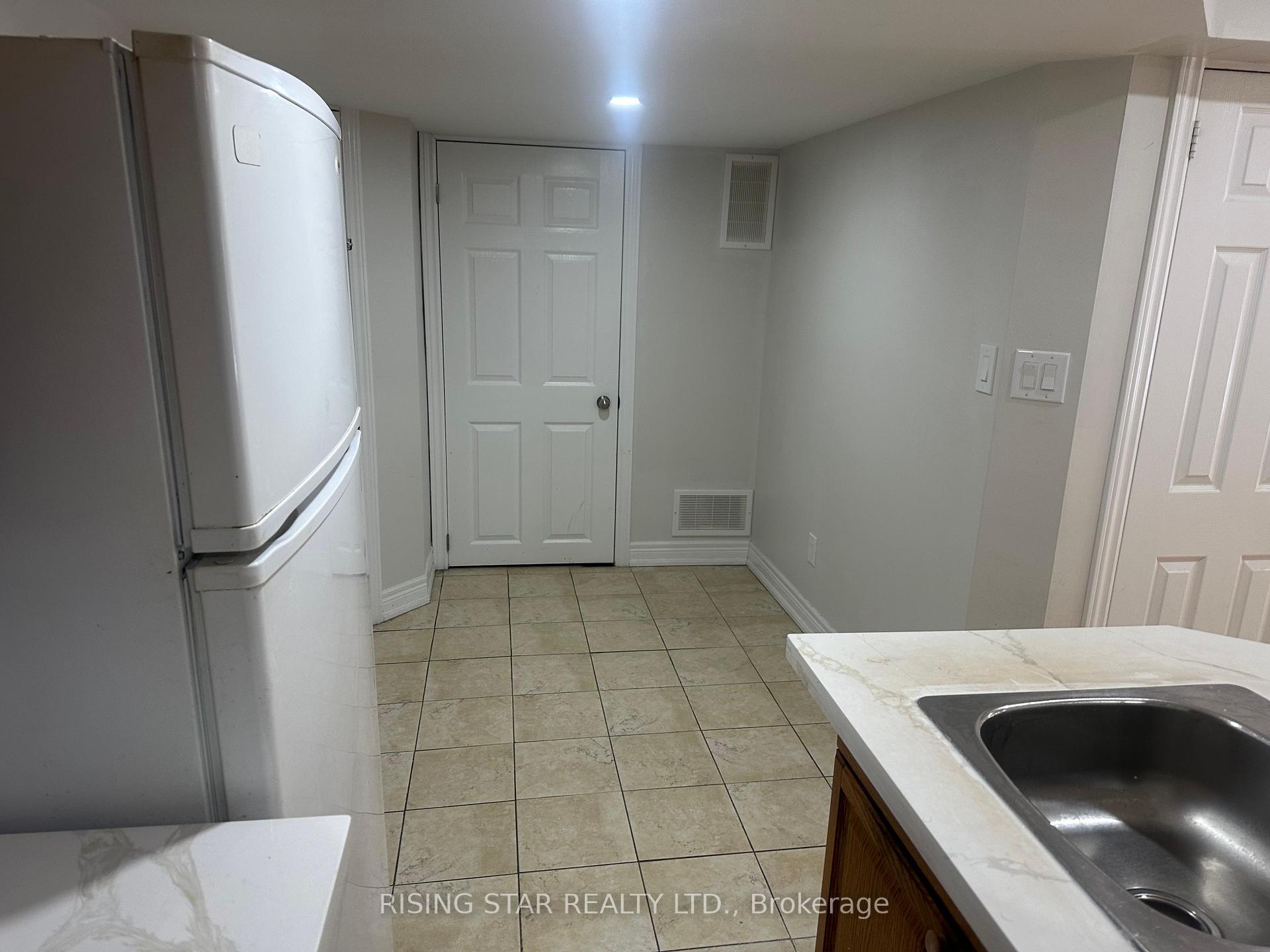 Photo 6 of 31 Harbourtown Crescent, Brampton, Madoc — HOMEH