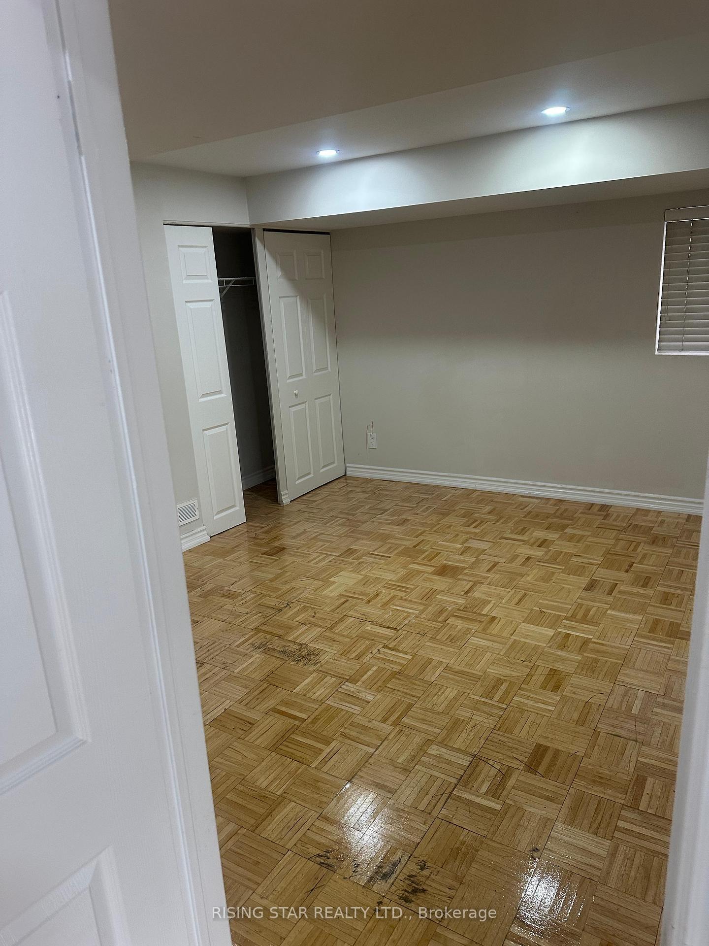 Photo 10 of 31 Harbourtown Crescent, Brampton, Madoc — HOMEH